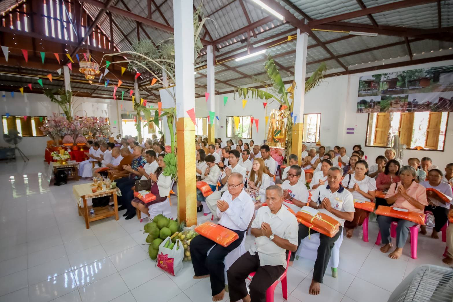 ภาพร่วมพิธีกรรมวัดมิ่งฟ้าคุณจักร