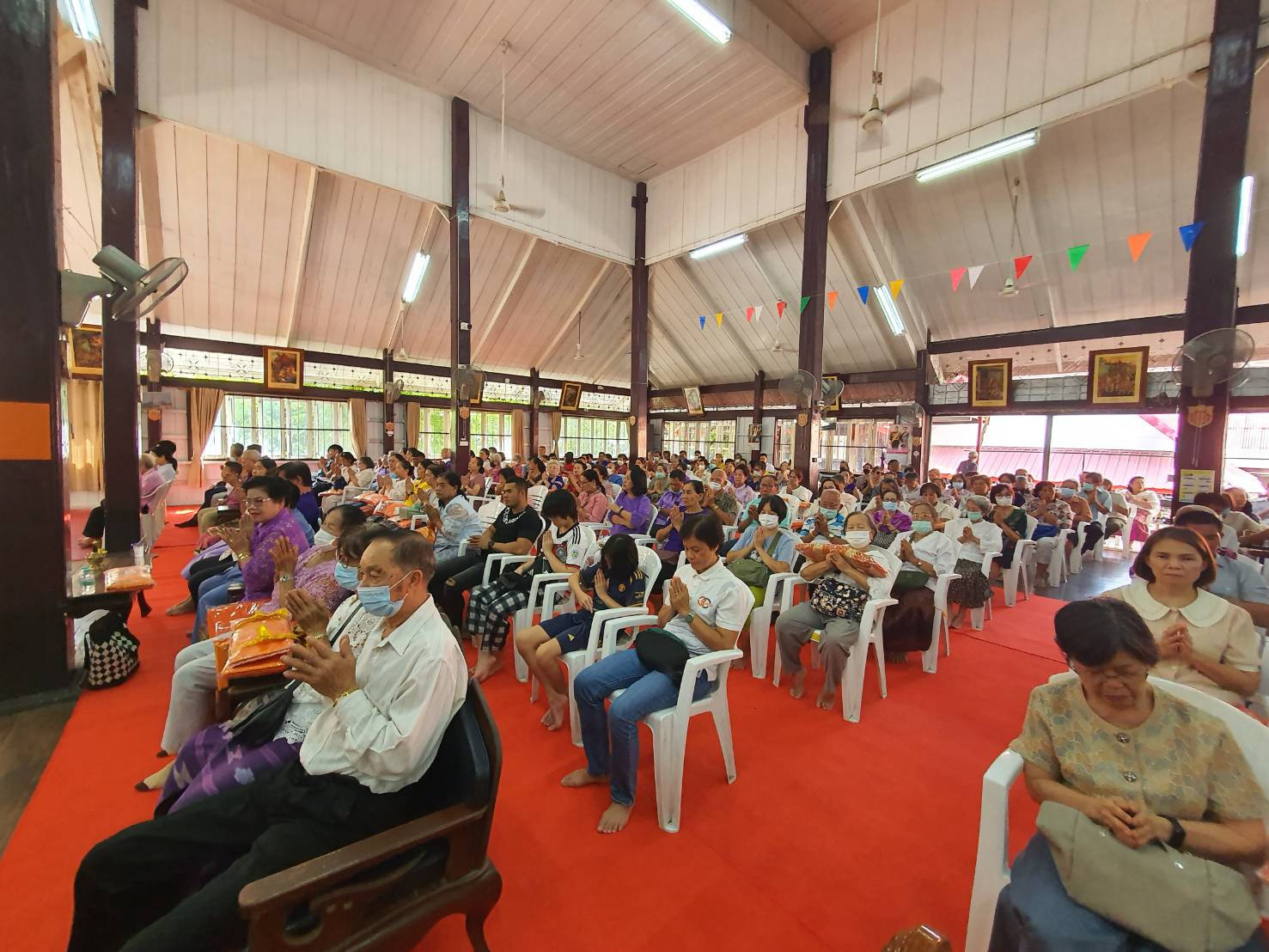 ภาพร่วมพิธีกรรมวัดสระแก้วปทุมทอง