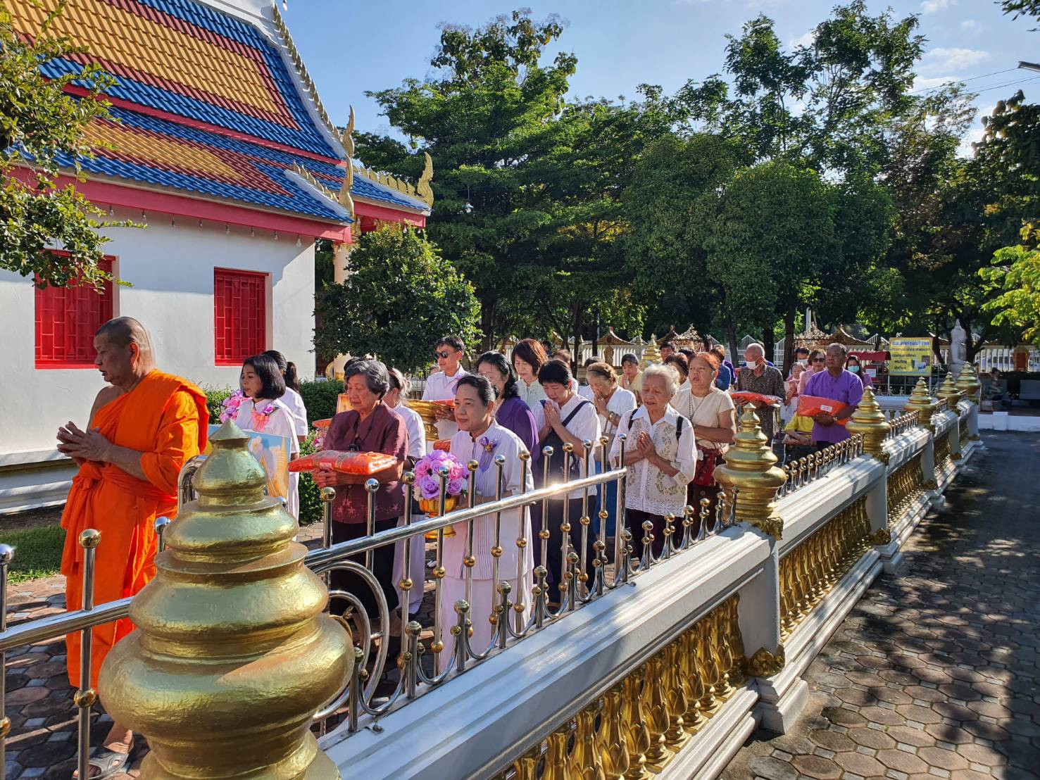 ภาพร่วมพิธีกรรมวัดสระแก้วปทุมทอง