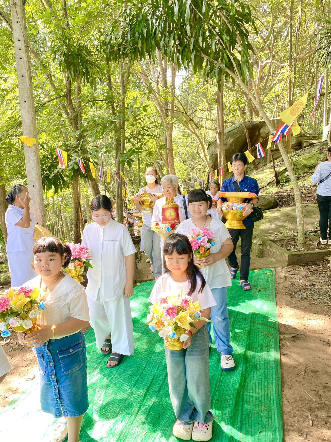 ภาพร่วมพิธีกรรมวัดถ้ำธาราสวรรค์