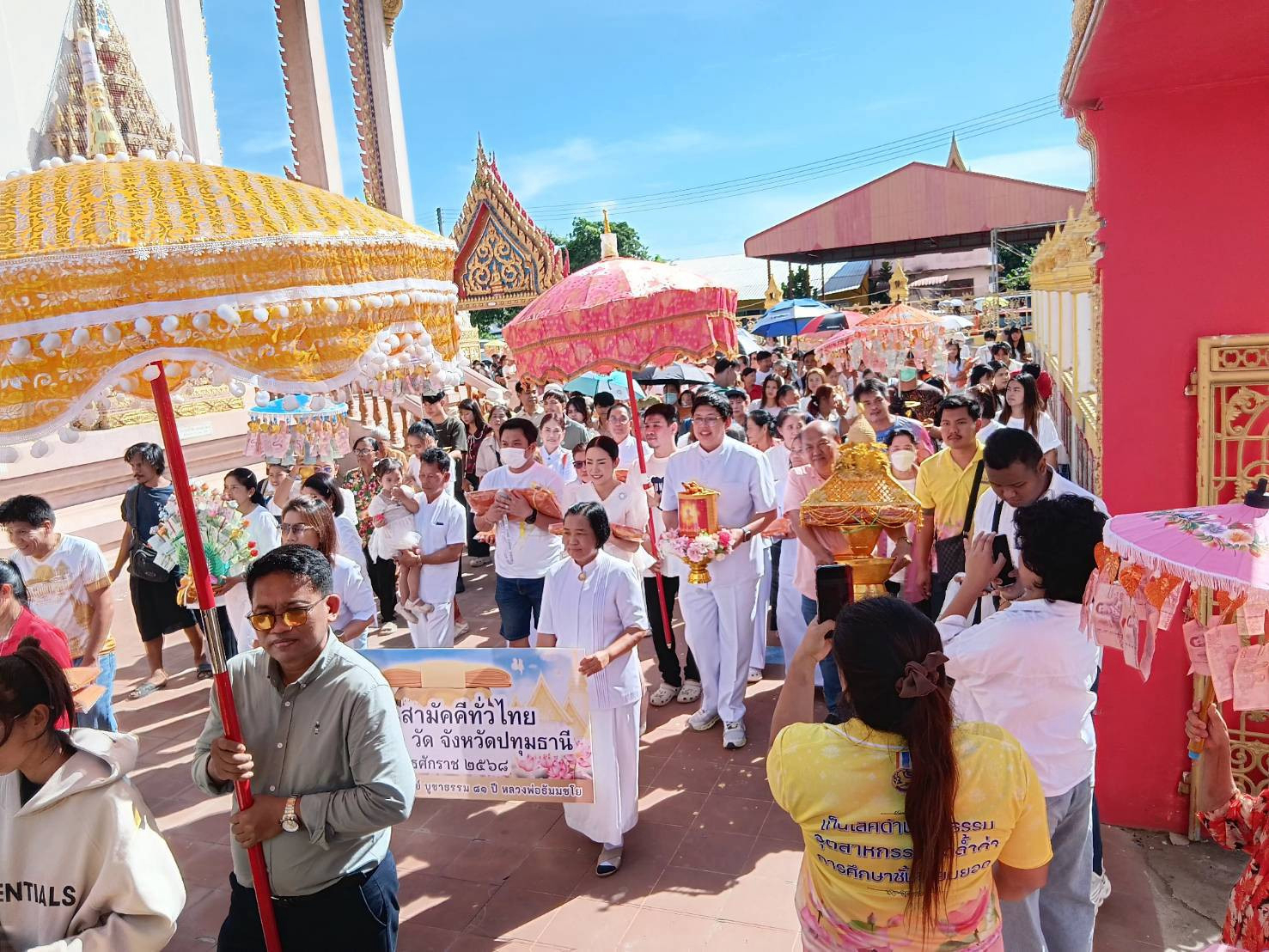 ภาพร่วมขบวนกฐินวัดมูลเหล็ก