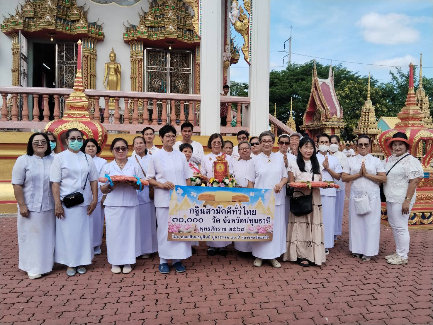 ภาพร่วมขบวนกฐินวัดกล้าชอุ่ม