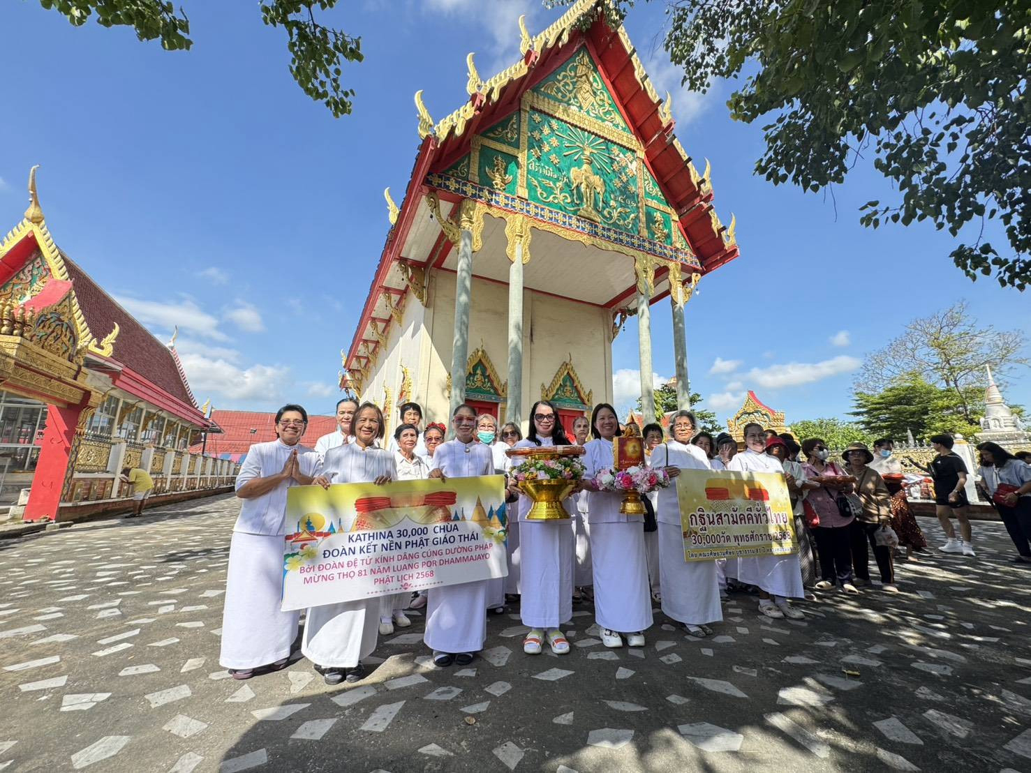 ภาพร่วมพิธีกรรมวัดขุมแก้ว
