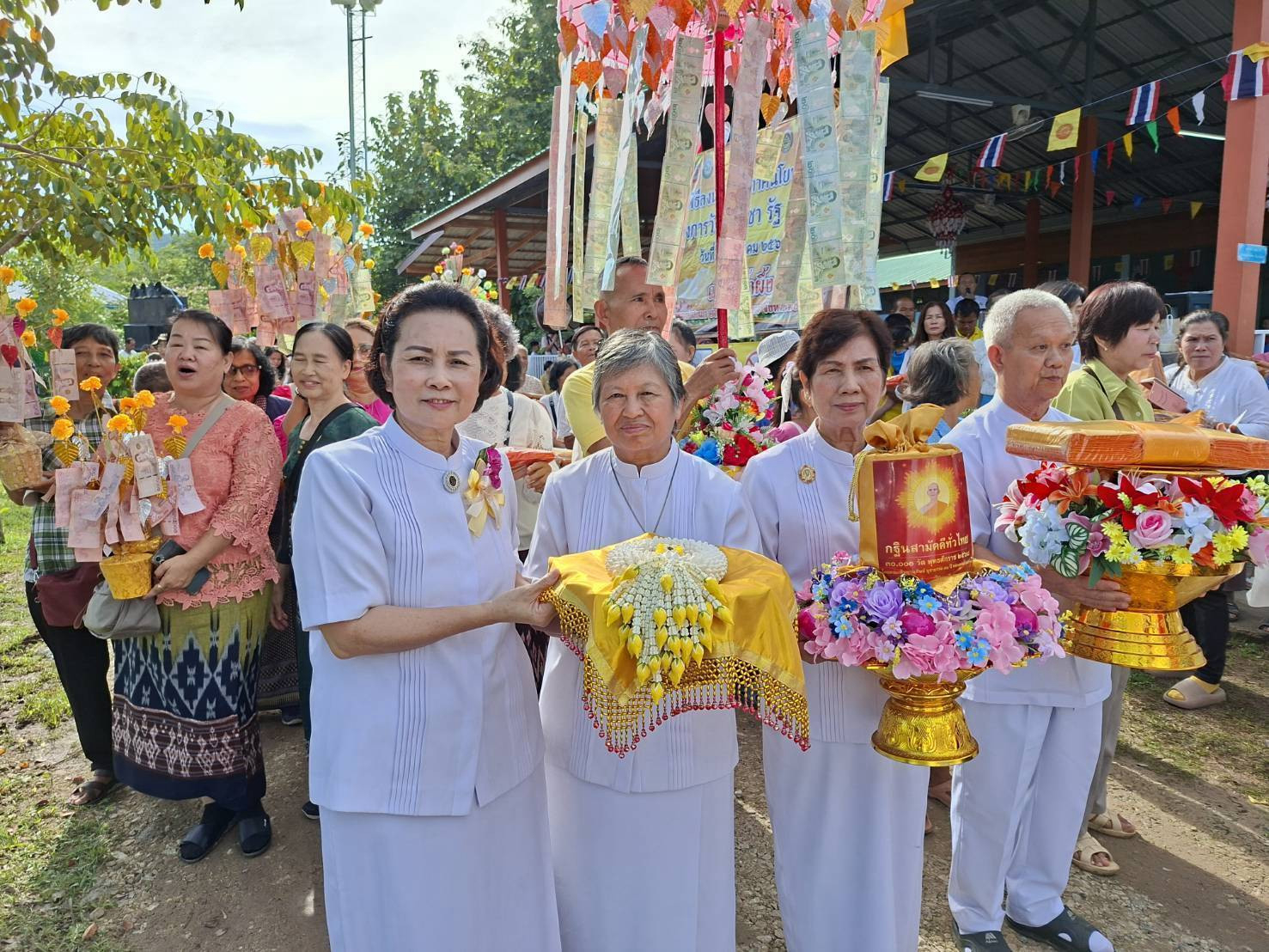 ภาพร่วมพิธีกรรมวัดน้ำผึ้ง