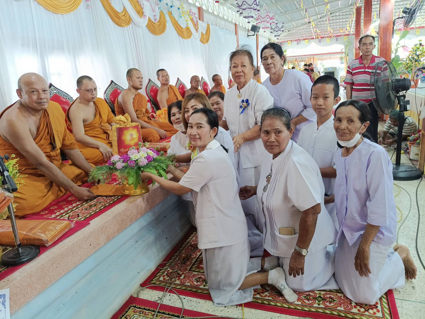 ภาพการถวายปัจจัยวัดคงคา