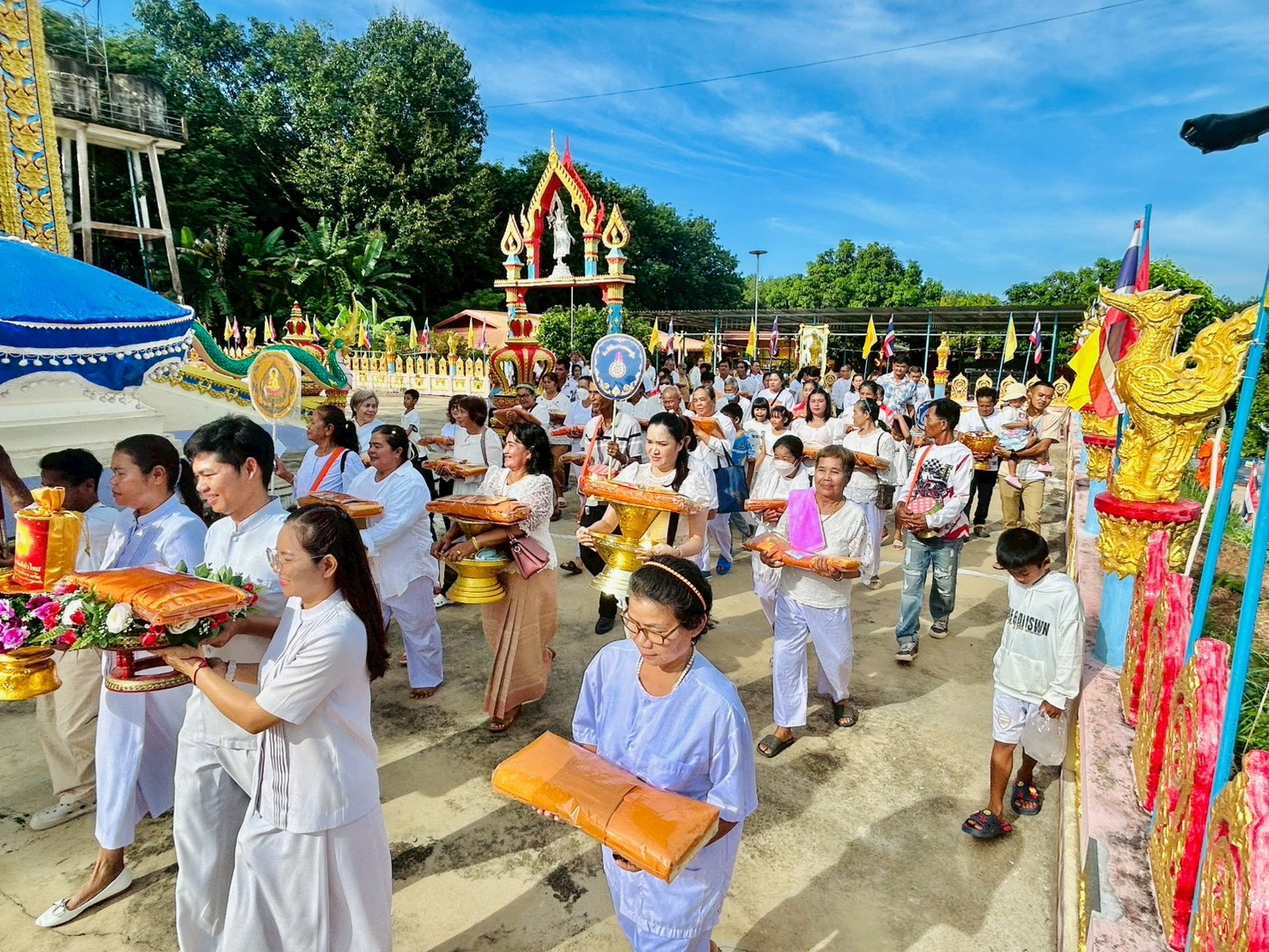 ภาพร่วมพิธีกรรมวัดชุมแสง