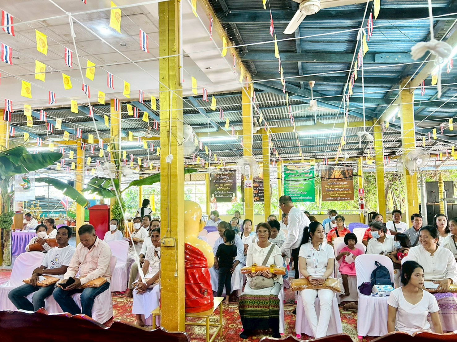 ภาพร่วมพิธีกรรมวัดชุมแสง