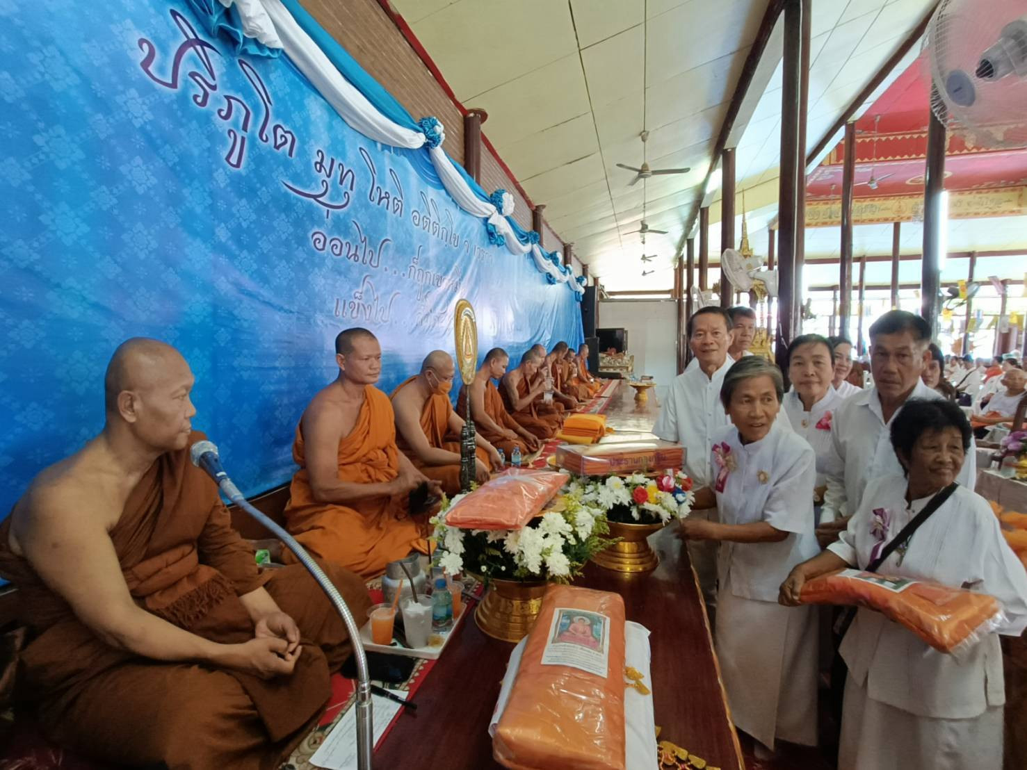 ภาพร่วมพิธีกรรมวัดหนองกะท้าว