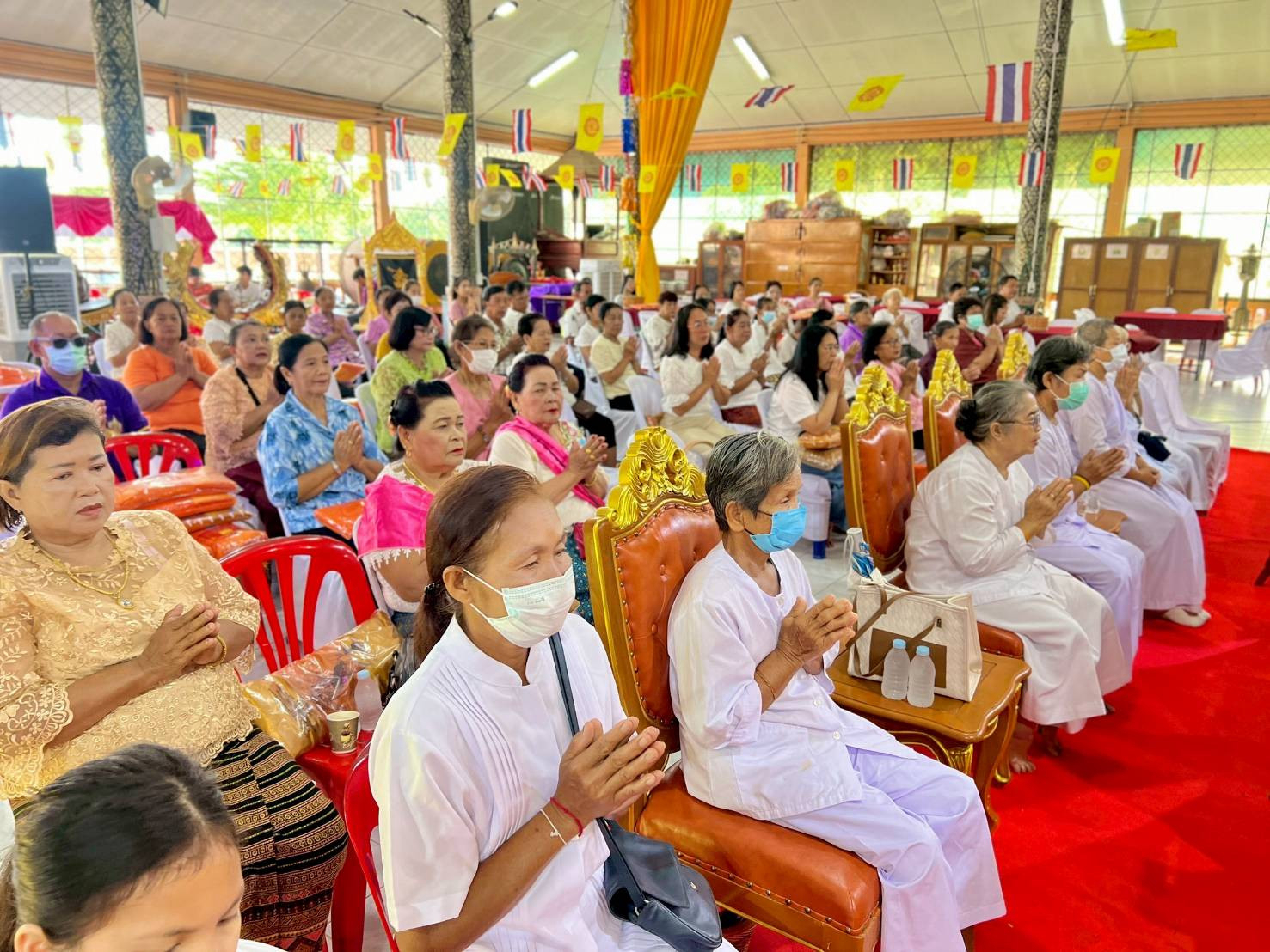 ภาพร่วมพิธีกรรมวัดย่านขาด