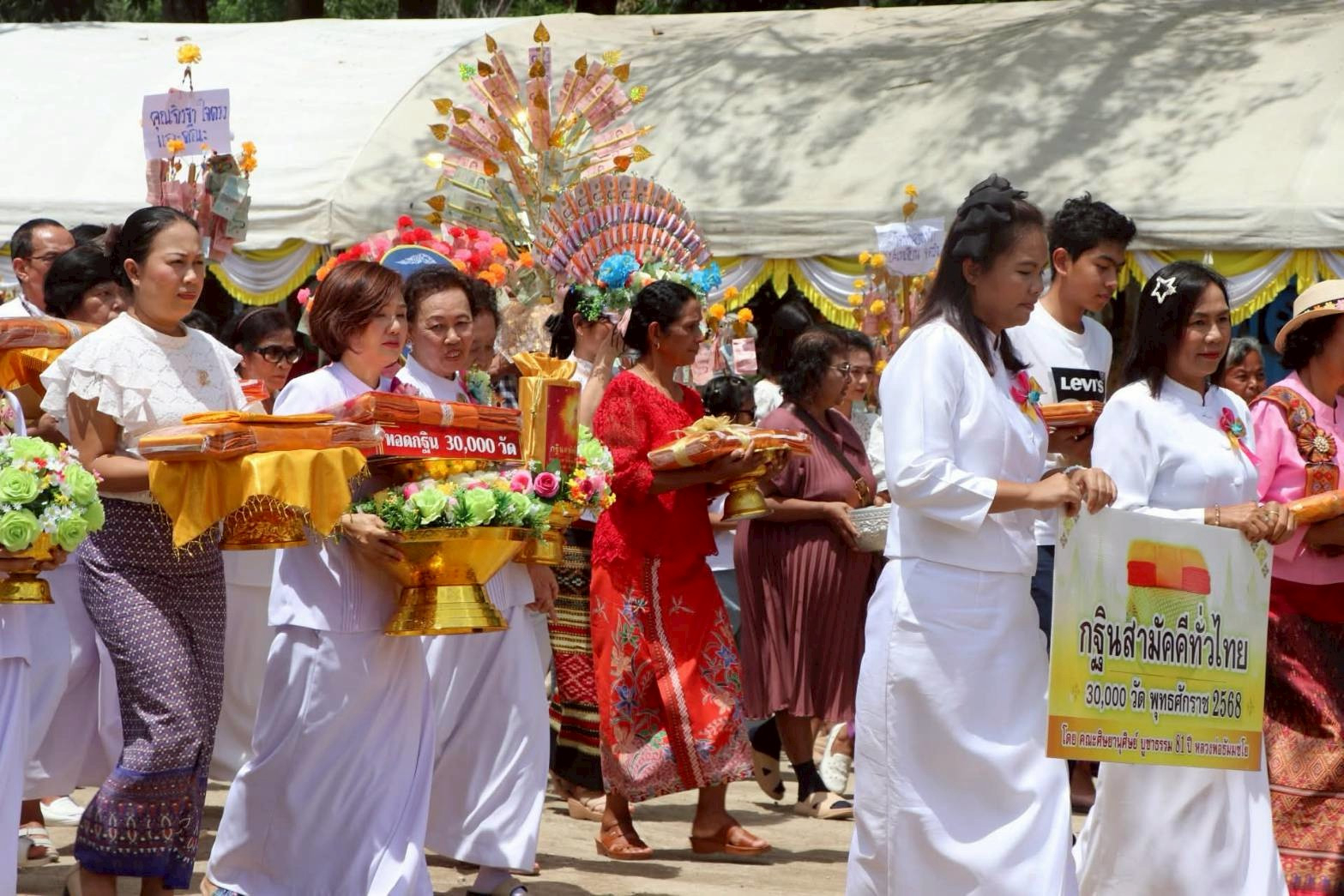 ภาพร่วมขบวนกฐินวัดโหละหาร