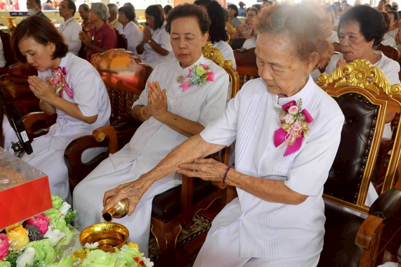 ภาพร่วมพิธีกรรมวัดโหละหาร