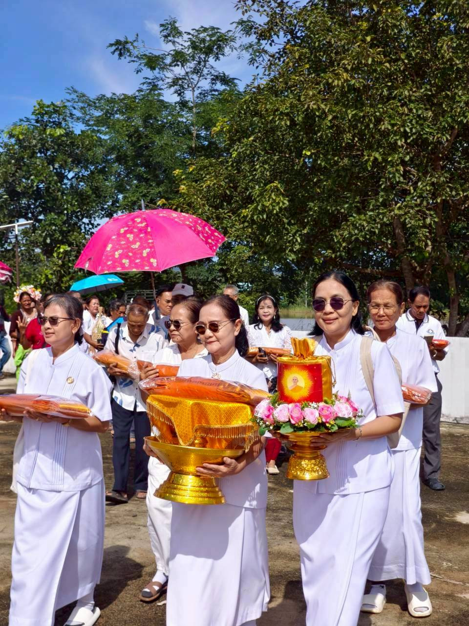 ภาพร่วมพิธีกรรมศรีประทุมทอง