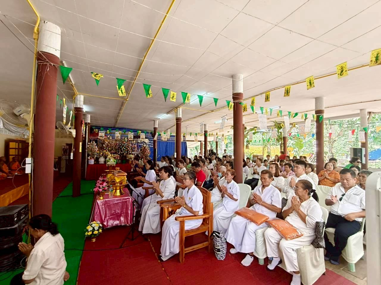 ภาพร่วมพิธีกรรมศรีประทุมทอง