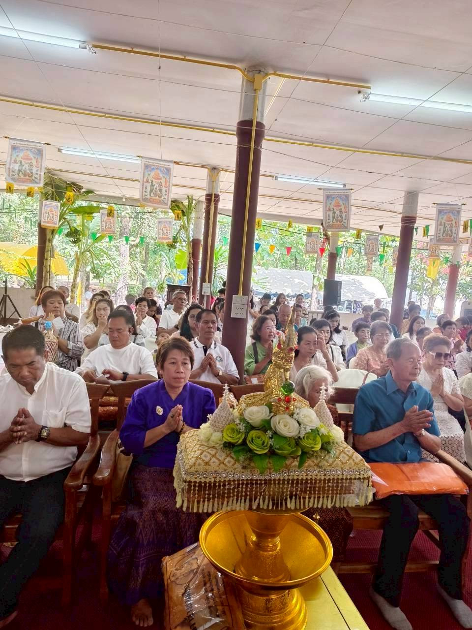 ภาพร่วมพิธีกรรมศรีประทุมทอง