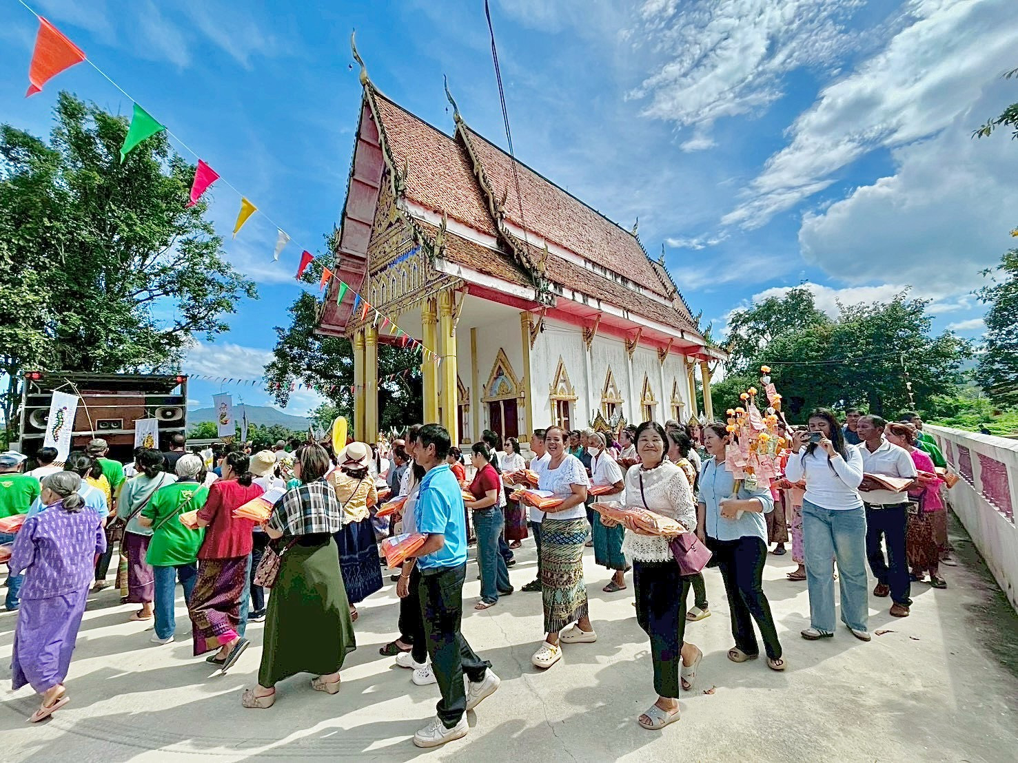 ภาพร่วมพิธีกรรมวัดชาติตระการ