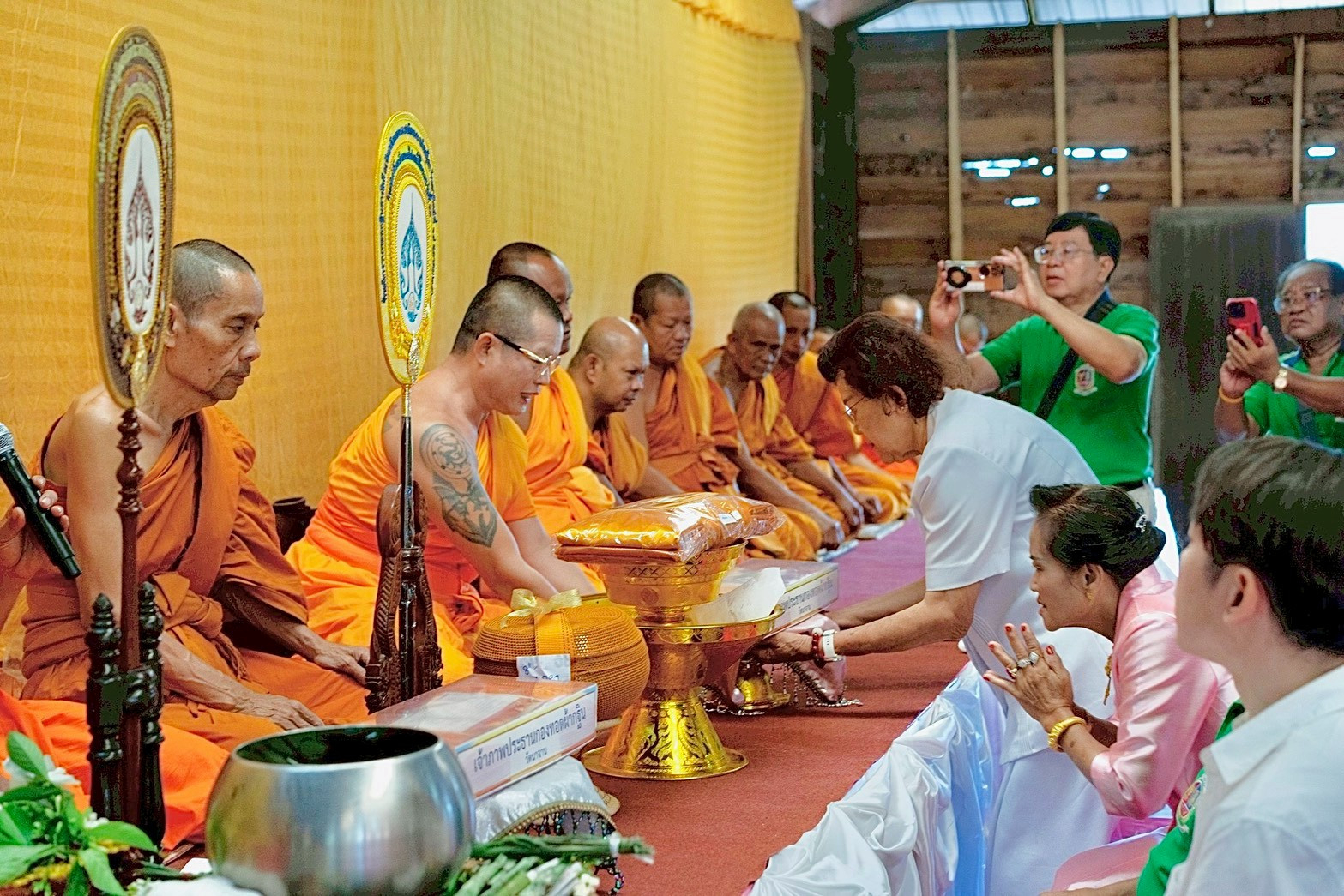 ภาพร่วมพิธีกรรมวัดชาติตระการ