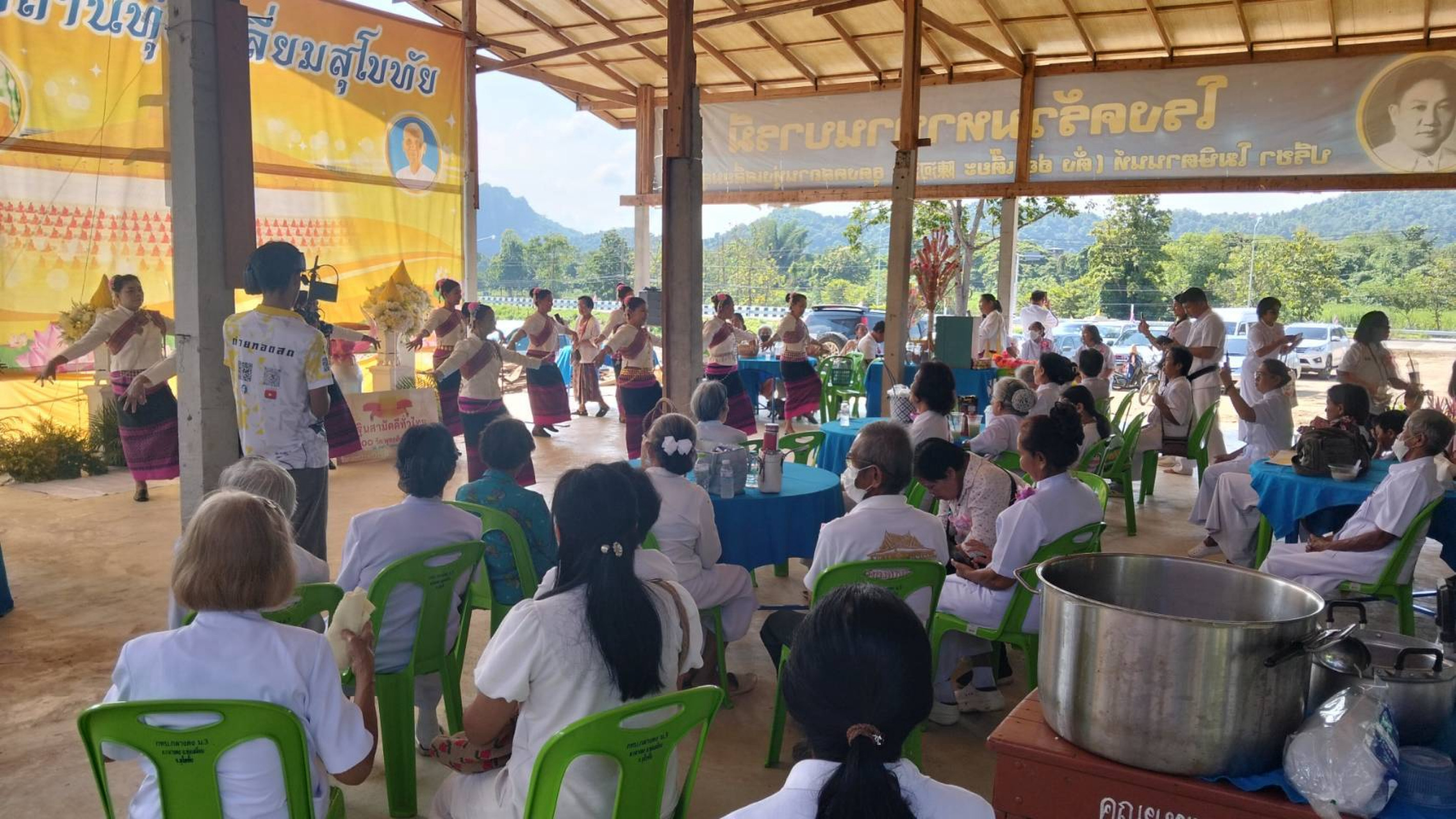 ภาพร่วมพิธีกรรมธุดงคสถานทุ่งเสลี่ยม