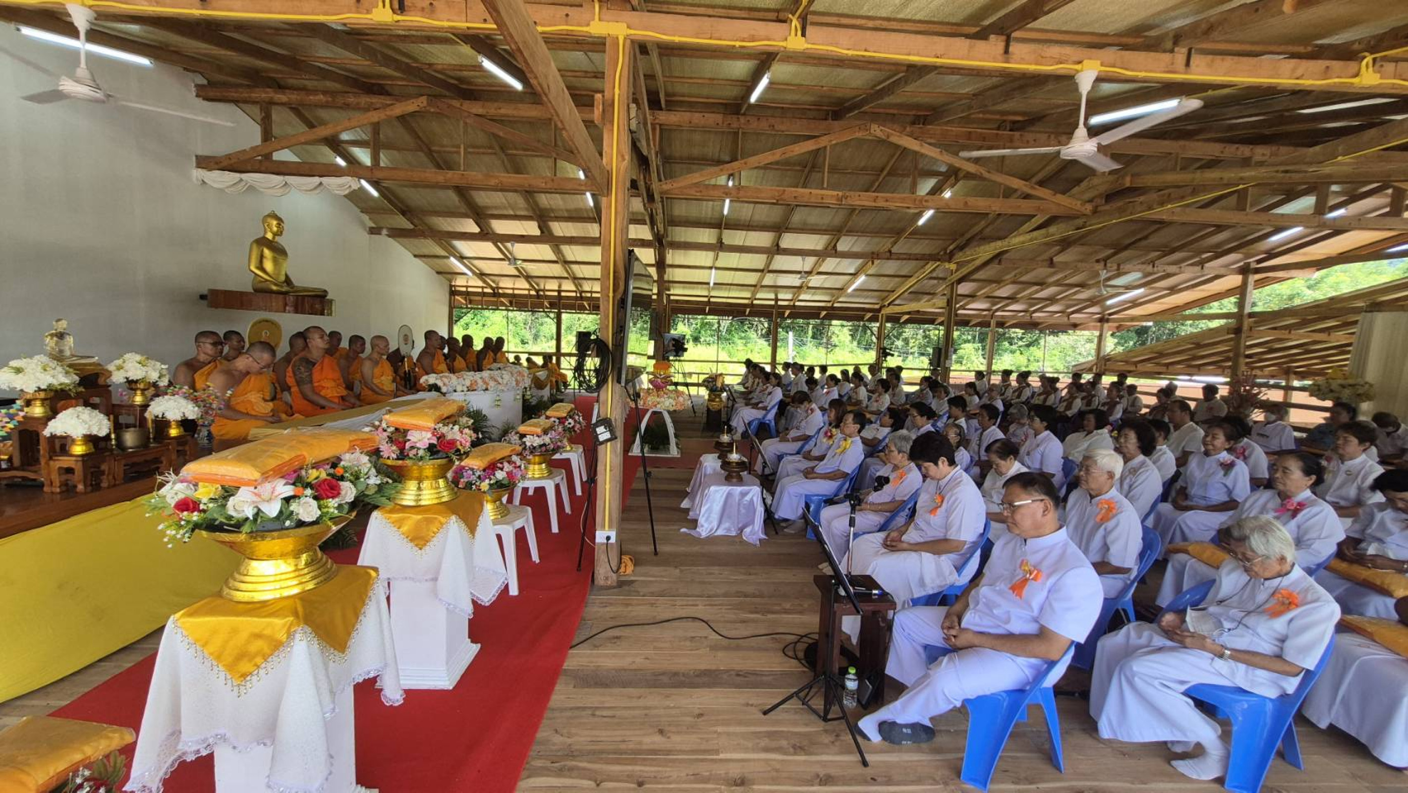 ภาพร่วมพิธีกรรมธุดงคสถานทุ่งเสลี่ยม