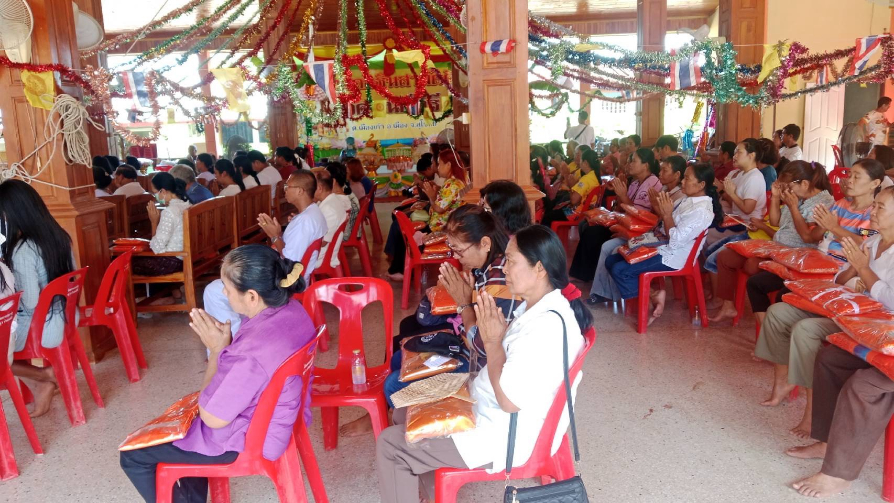 ภาพร่วมพิธีกรรมวัดมนต์คีรี