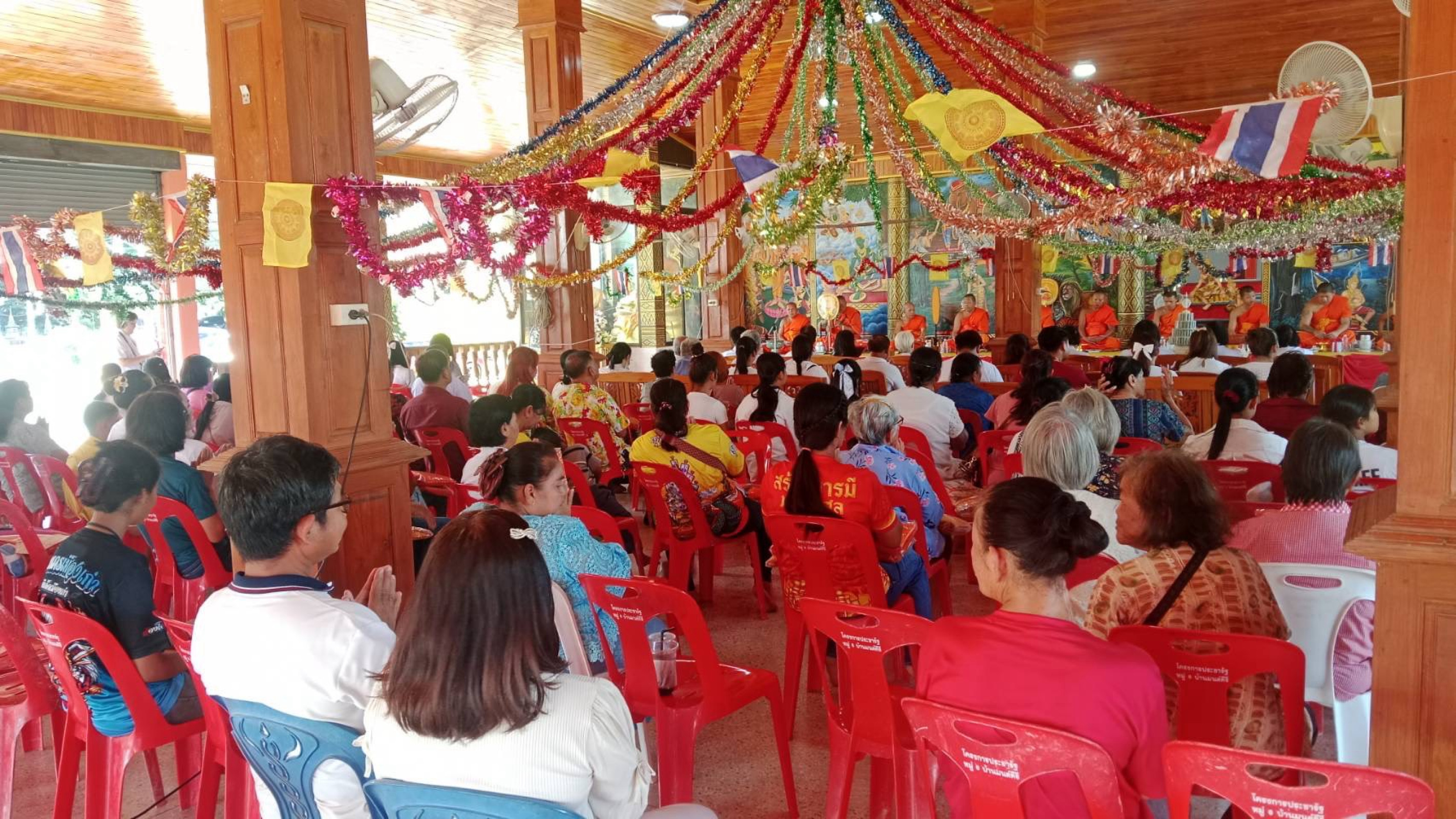 ภาพร่วมพิธีกรรมวัดมนต์คีรี