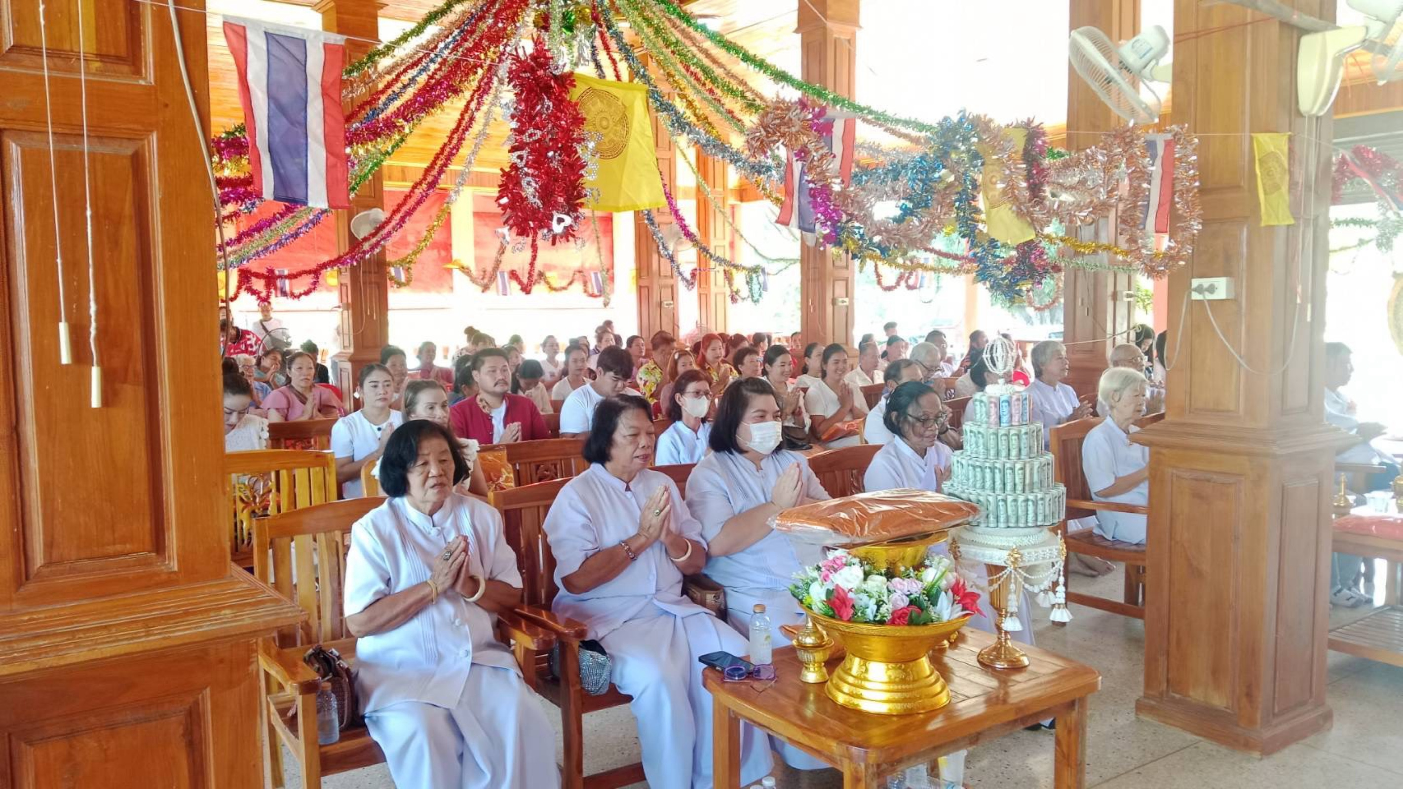 ภาพร่วมพิธีกรรมวัดมนต์คีรี