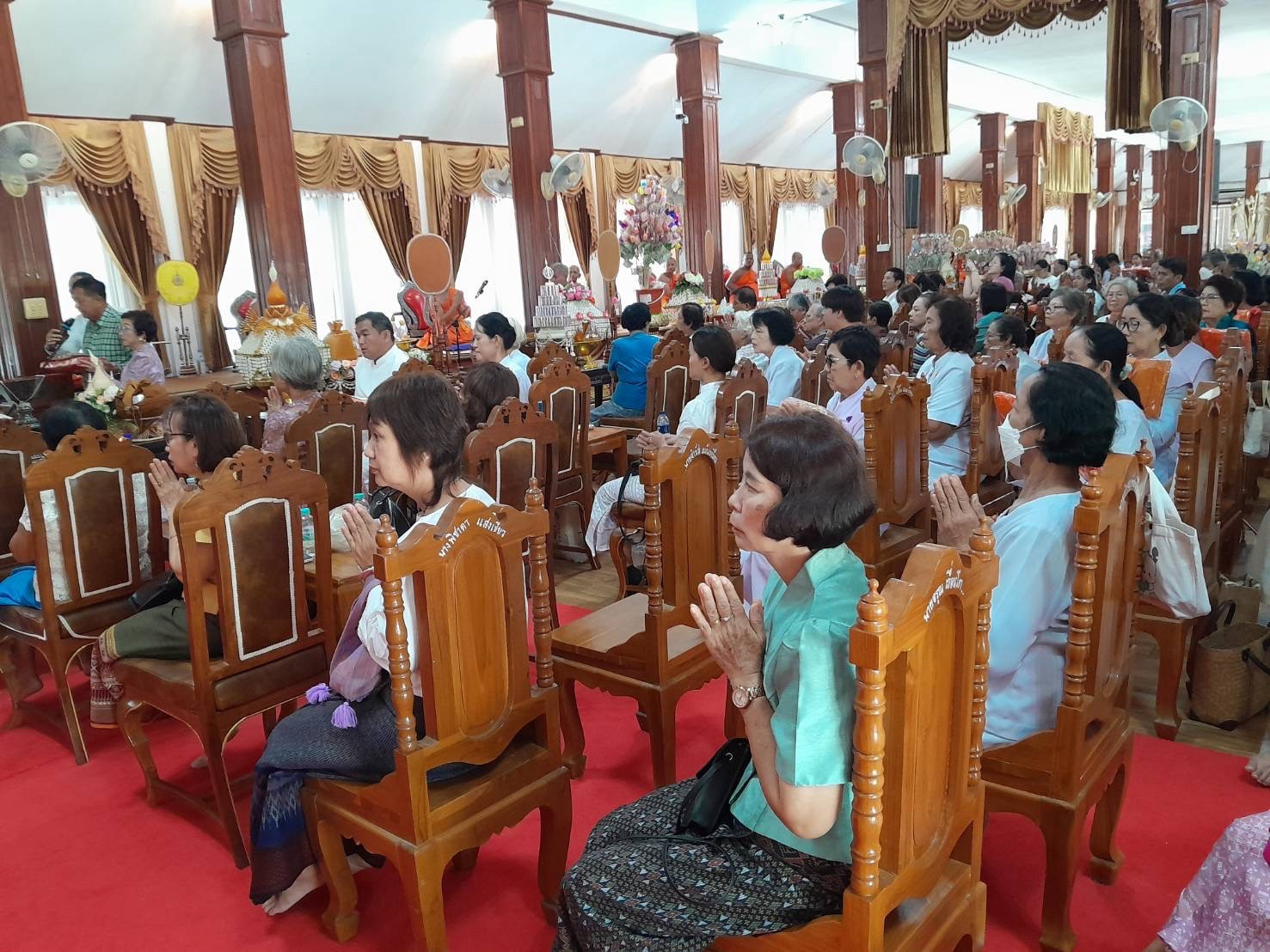 ภาพร่วมพิธีกรรมวัดตระพังทอง