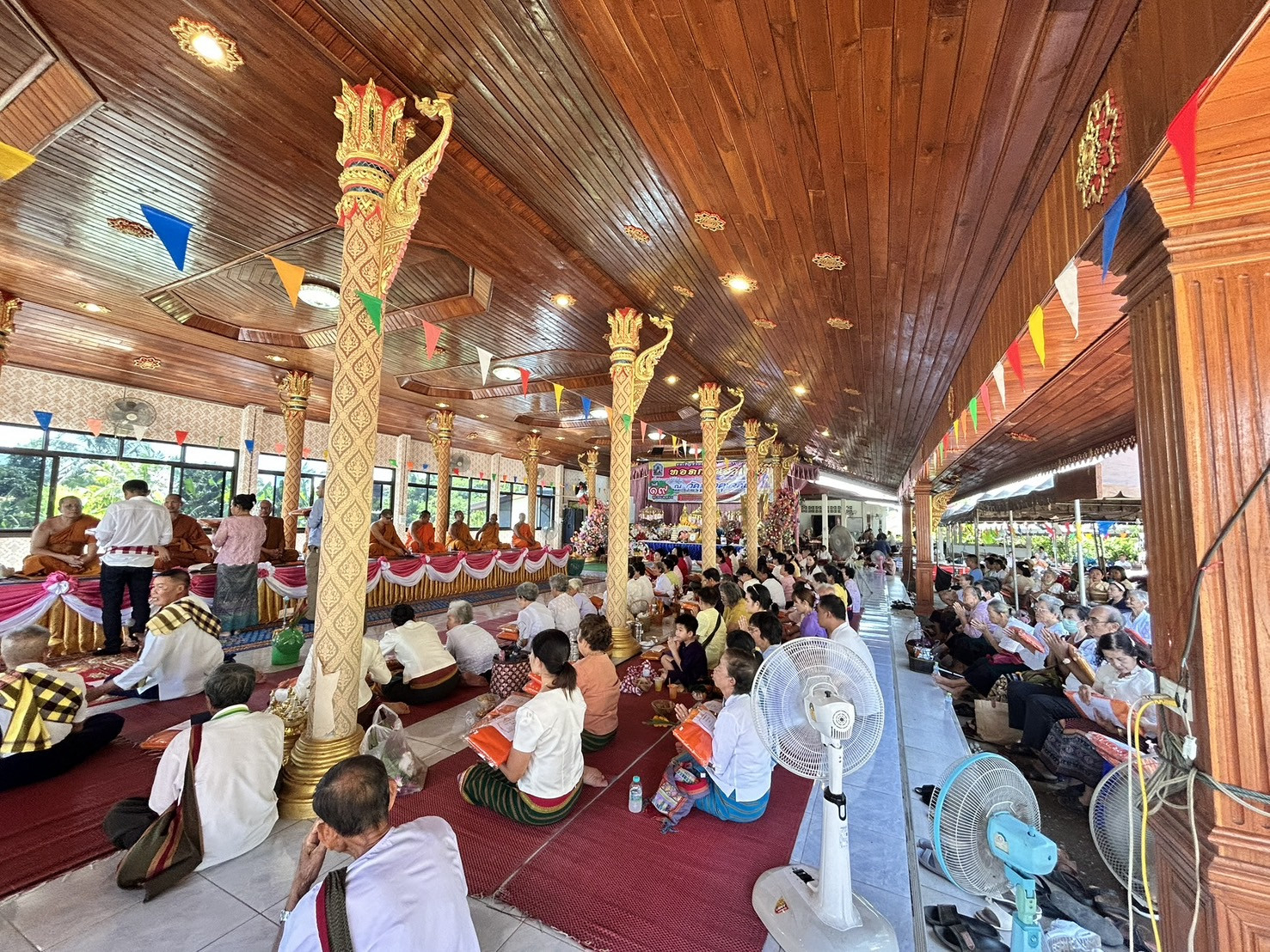 ภาพร่วมพิธีกรรมวัดภูธาตุเจดีย์