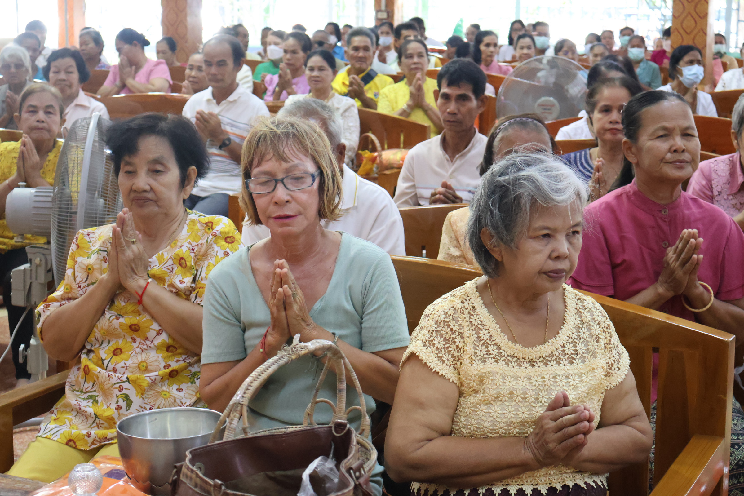 ภาพร่วมพิธีกรรมวัดกงไกรลาศ