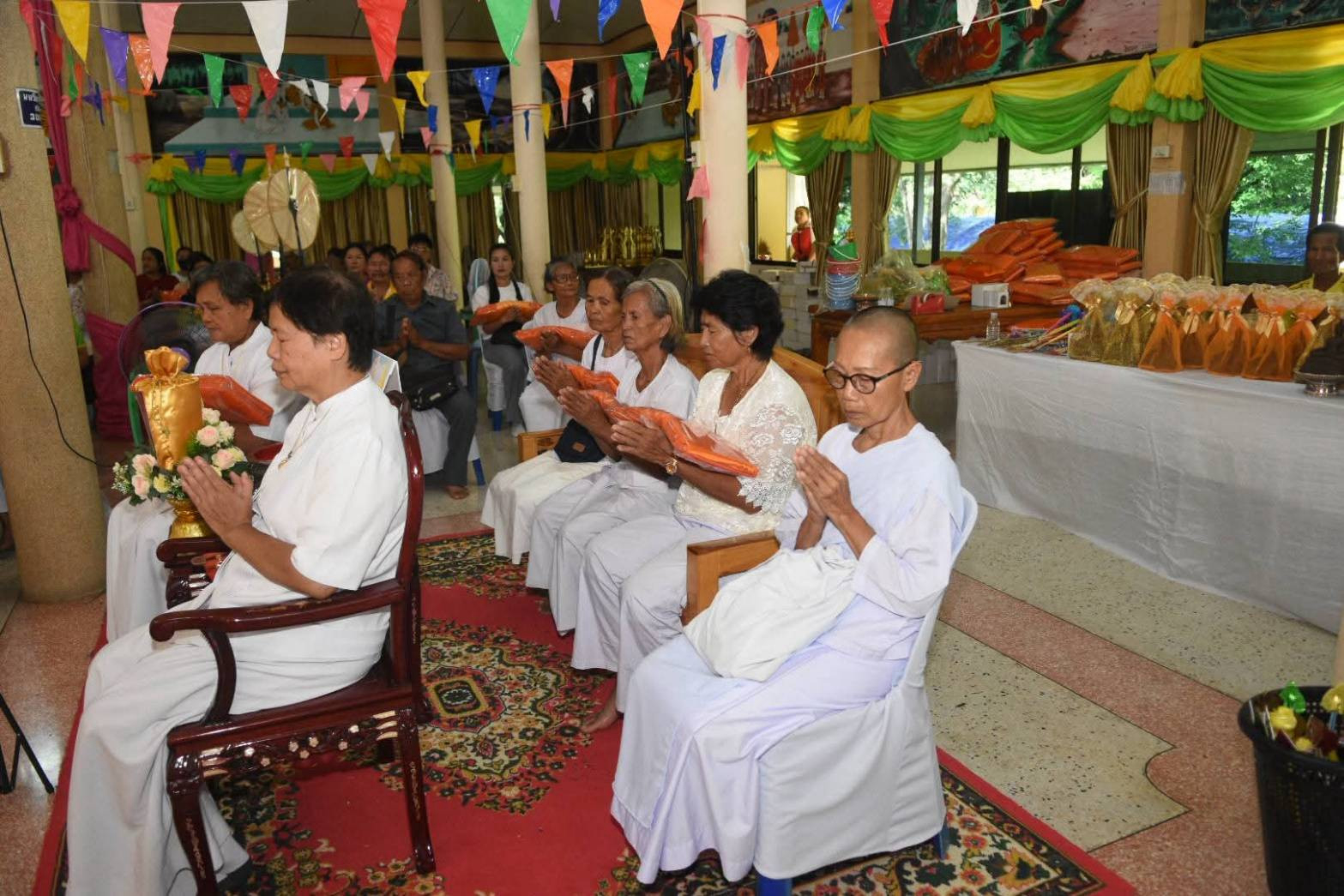ภาพร่วมพิธีกรรมวัดบึงลี