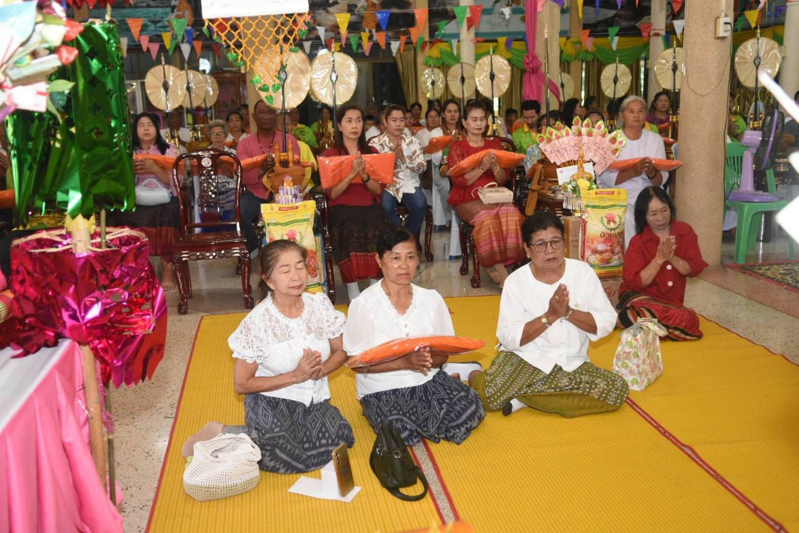 ภาพร่วมพิธีกรรมวัดบึงลี