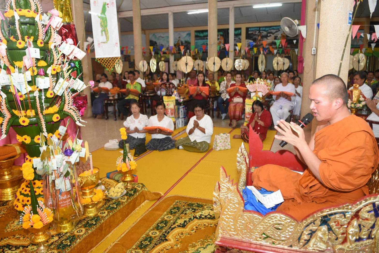 ภาพร่วมพิธีกรรมวัดบึงลี