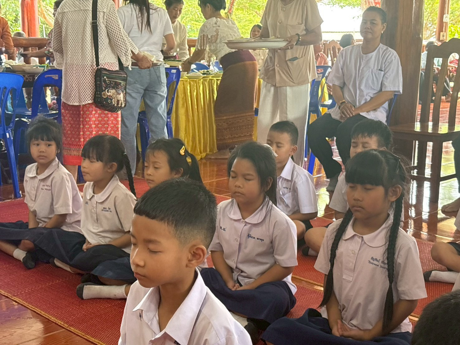 ภาพร่วมพิธีกรรมวัดหาดสองแคว