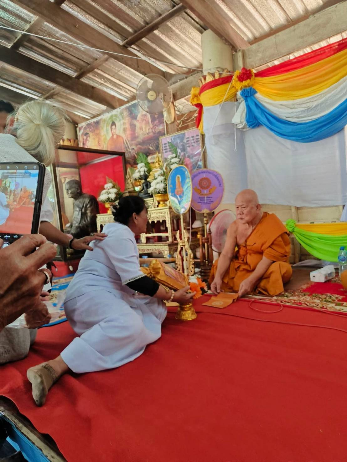 ภาพการถวายปัจจัยวัดทะนงธรรมาราม