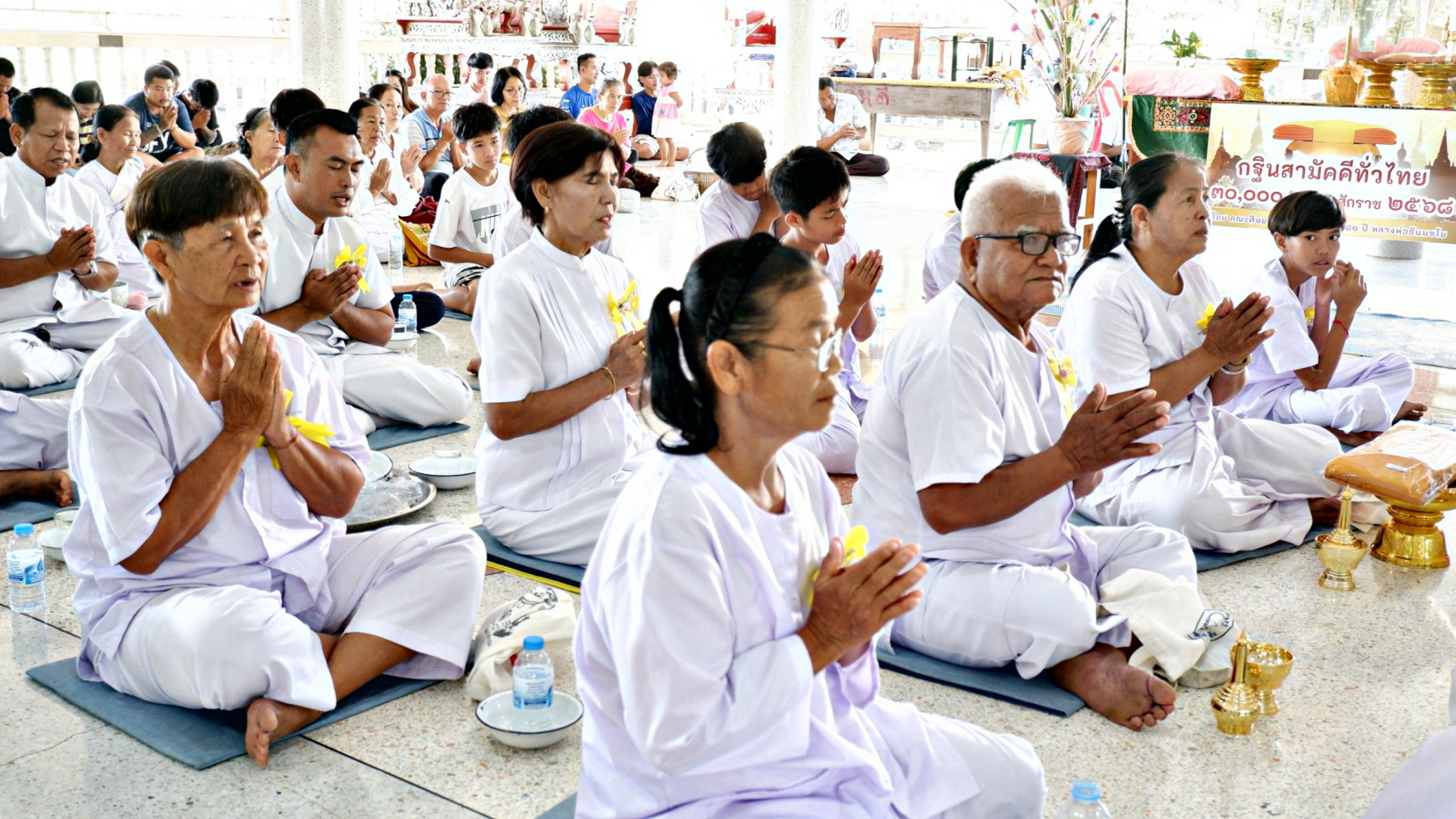 ภาพร่วมพิธีกรรมวัดแสนขัน