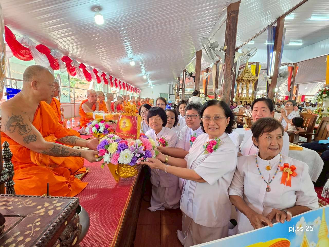 ภาพการถวายปัจจัยวัดอรัญญิการาม