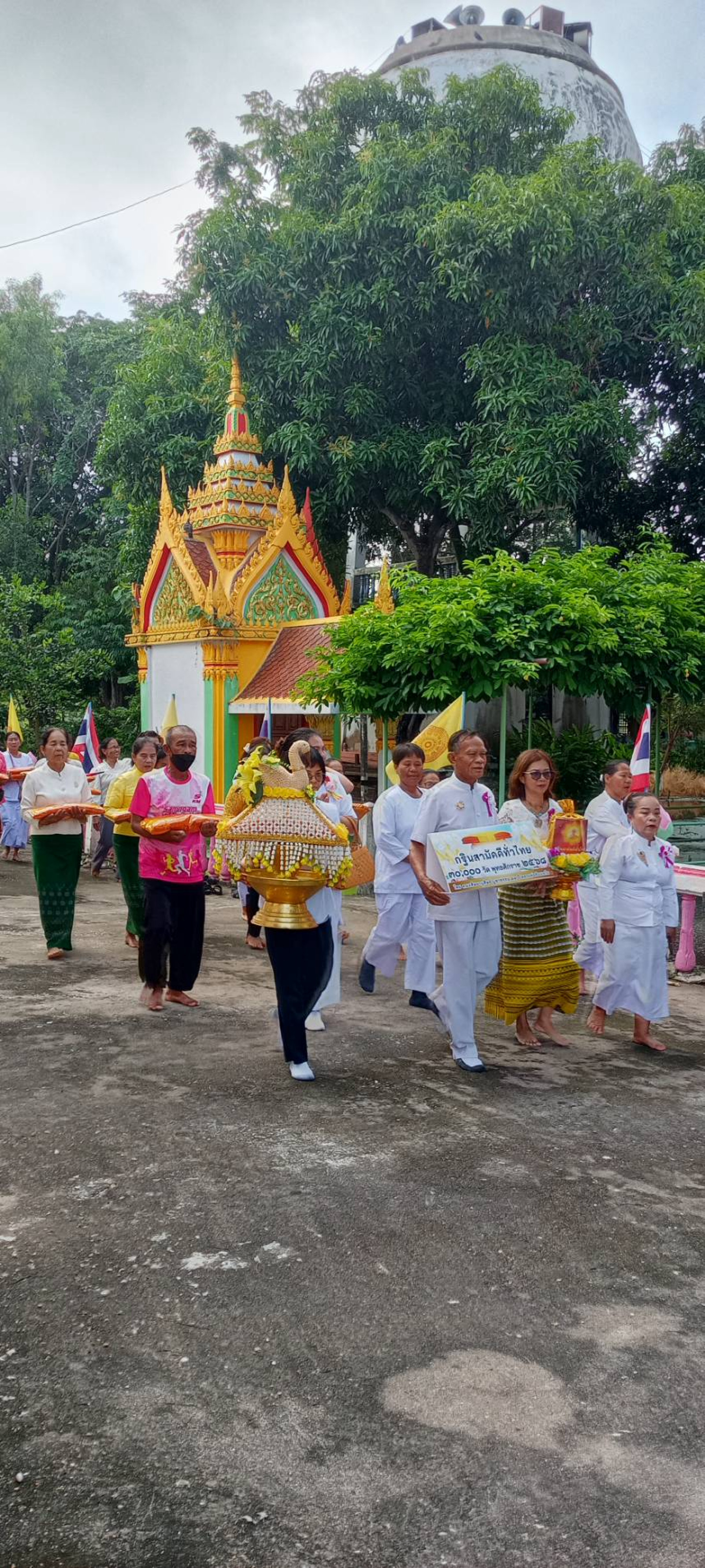 ภาพร่วมขบวนกฐินวัดรังนก