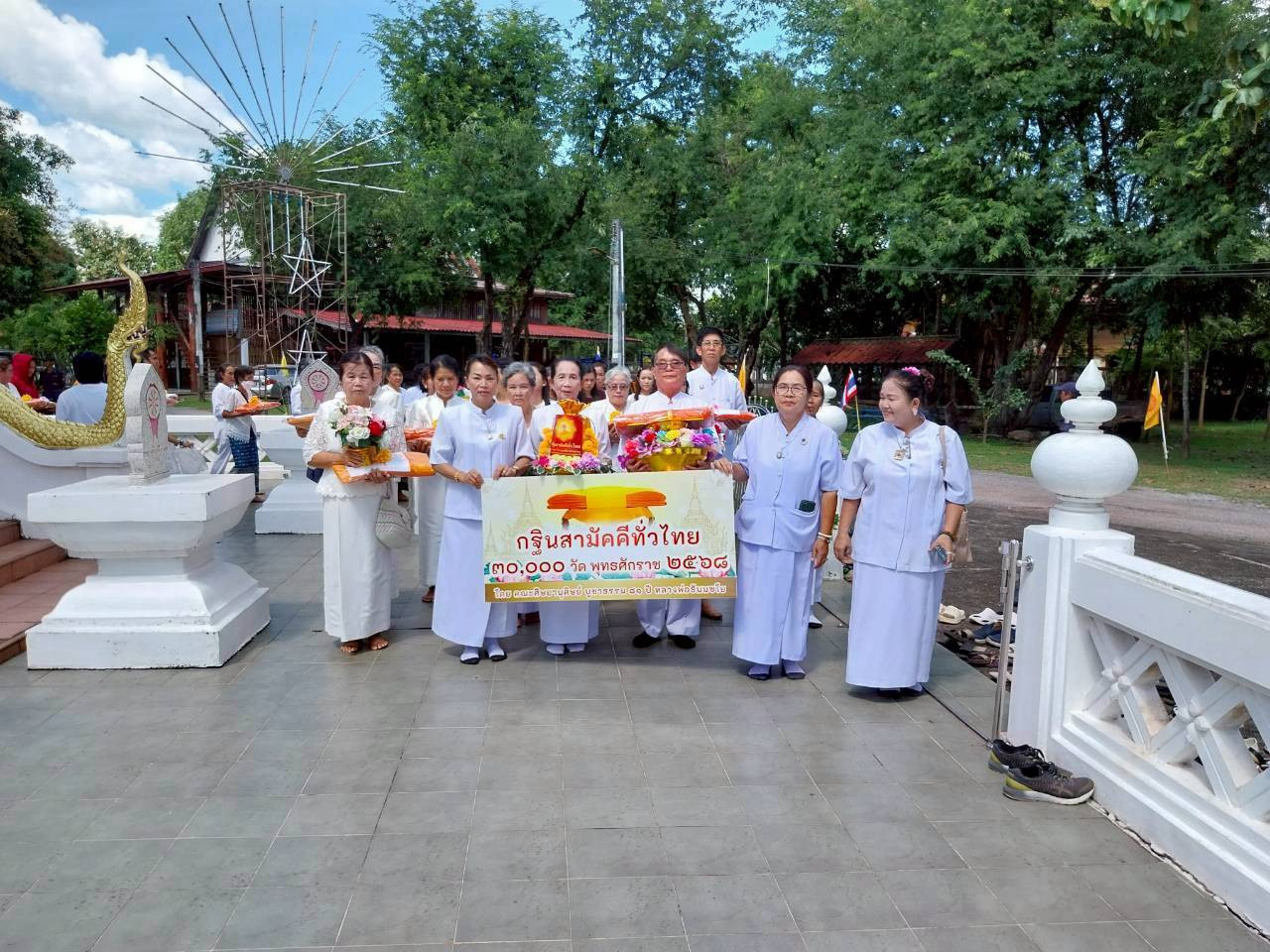 ภาพร่วมขบวนกฐินวัดห้วยไข่เขียด