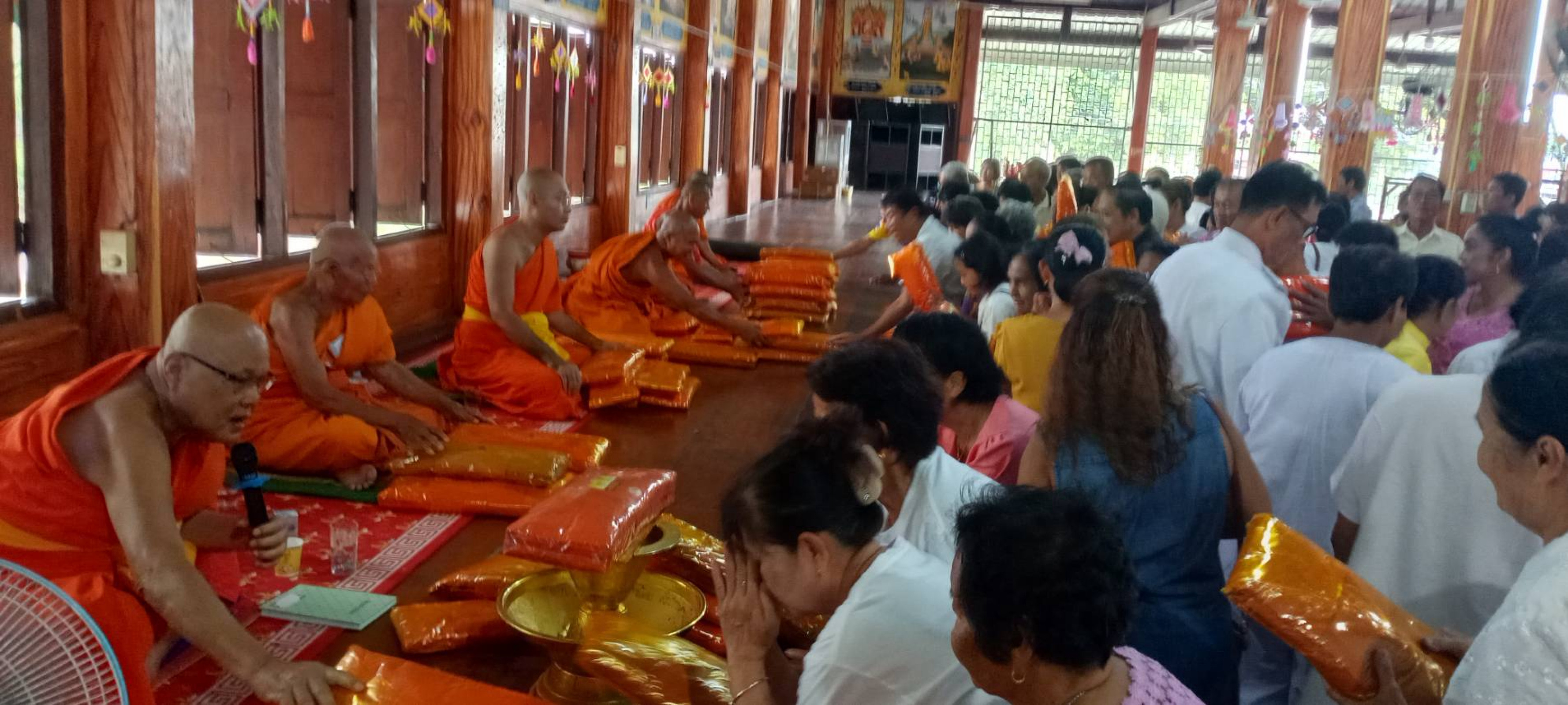 ภาพร่วมพิธีกรรมวัดรังนก