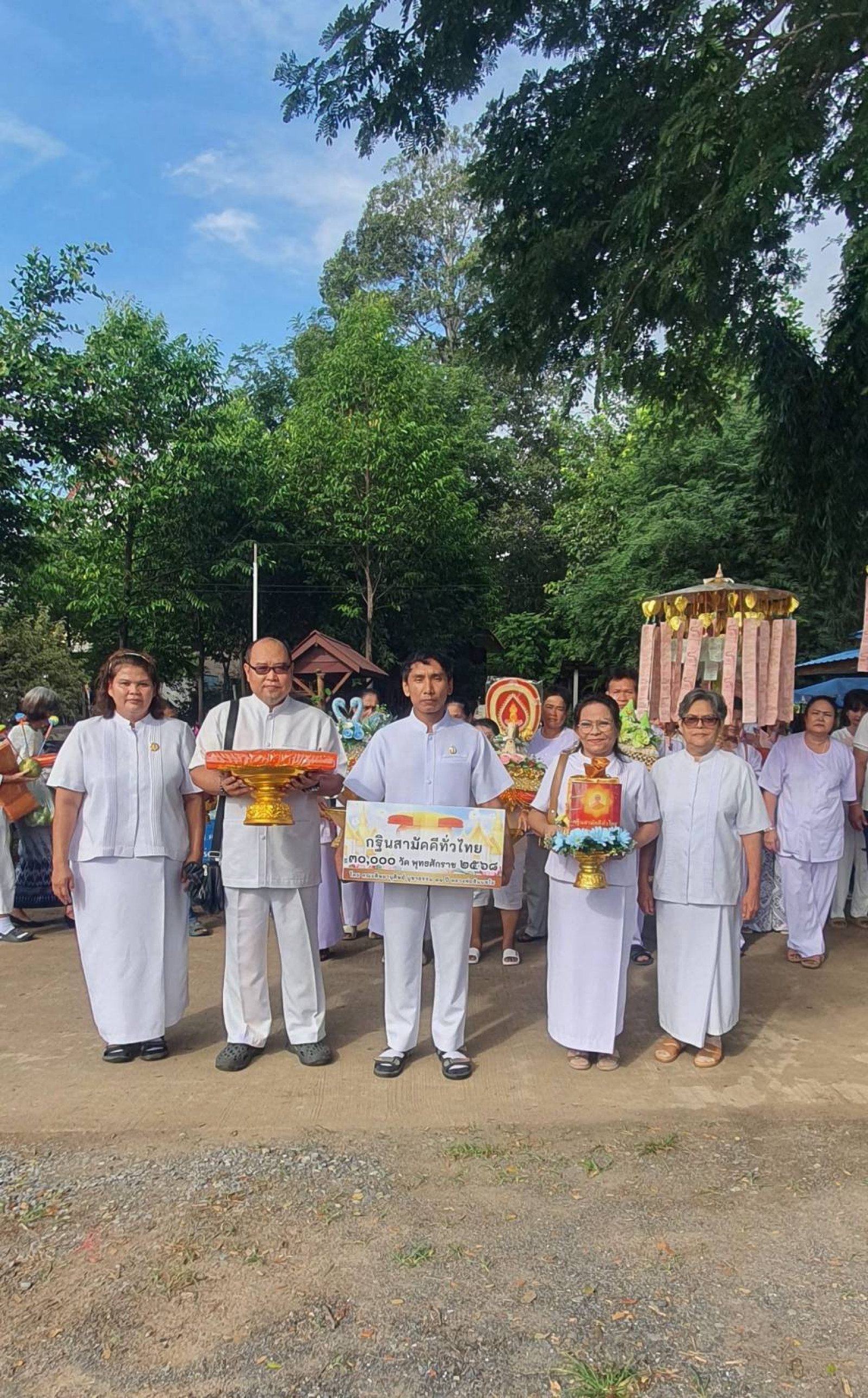 ภาพร่วมขบวนกฐินวัดอ้อมหล่ม