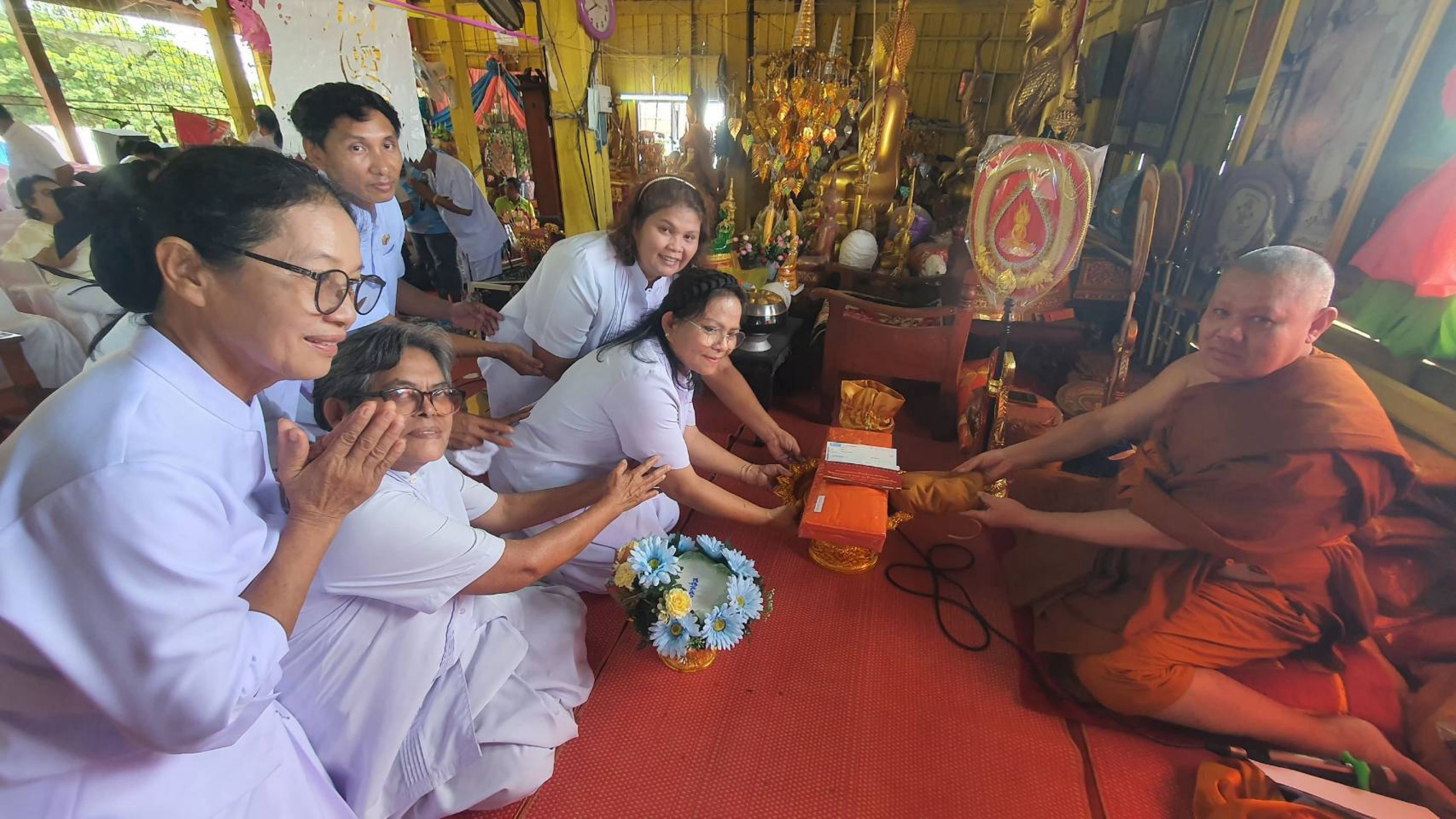 ภาพร่วมพิธีกรรมวัดอ้อมหล่ม