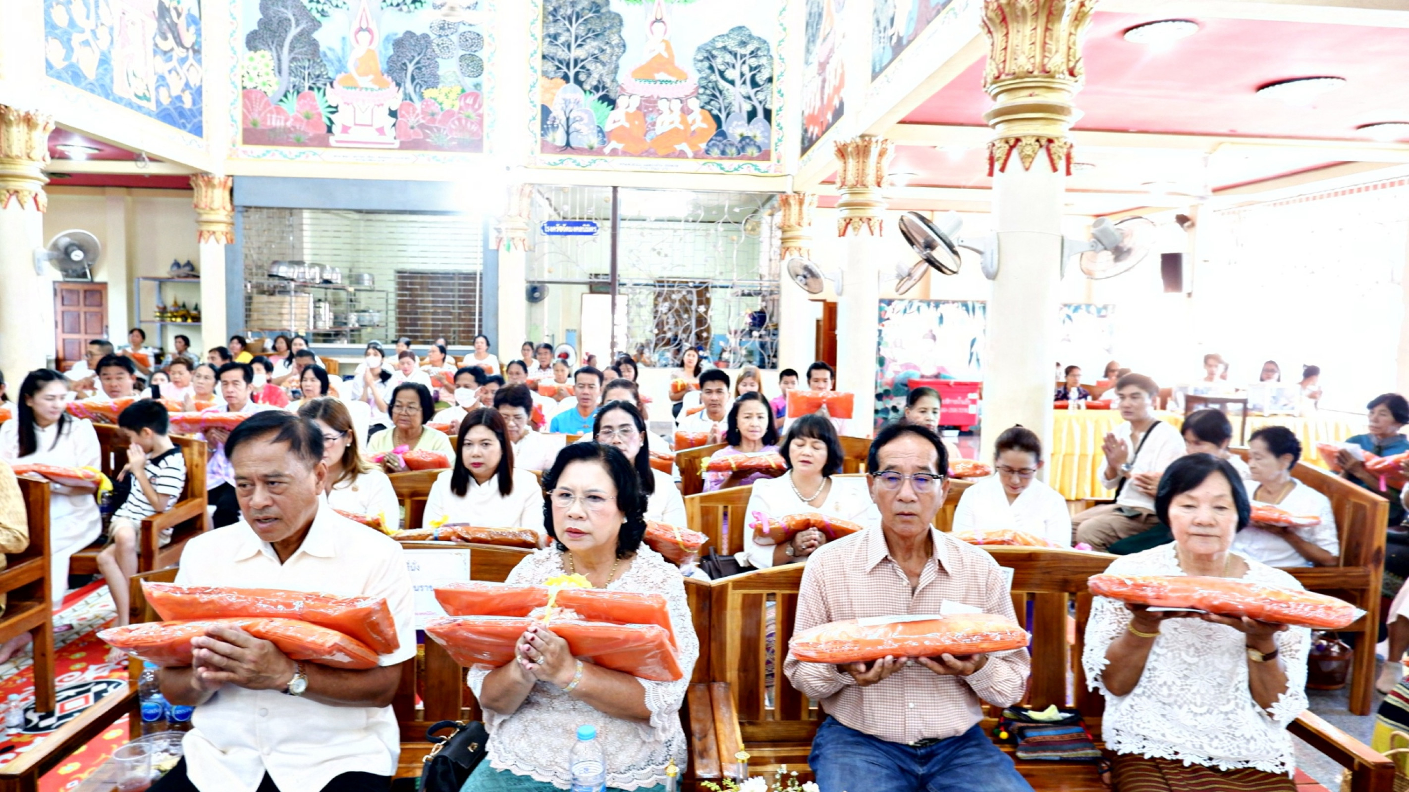 ภาพร่วมพิธีกรรมวัดมงคลนิมิตร