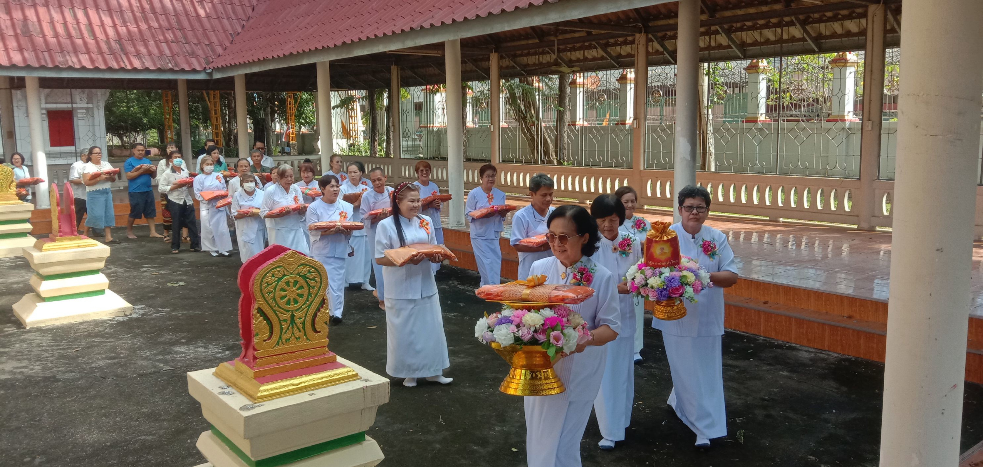 ภาพร่วมขบวนกฐินวัดเขาแก้ว