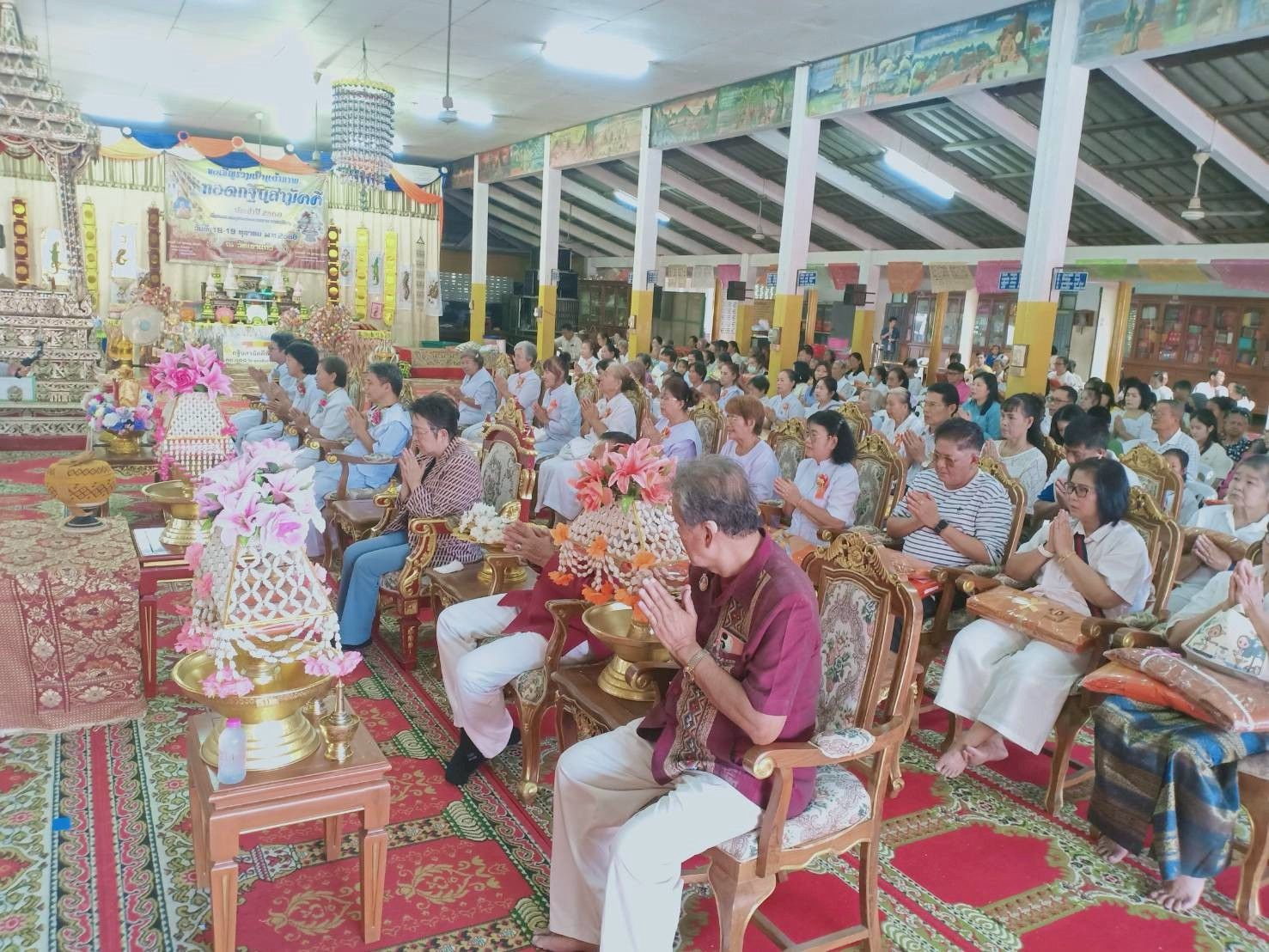 ภาพร่วมพิธีกรรมวัดเขาแก้ว