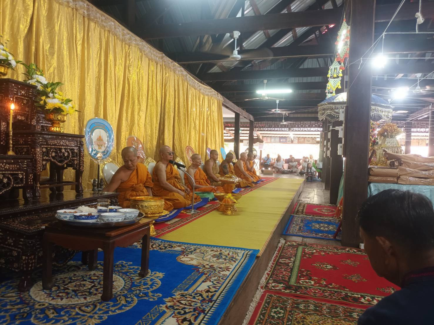 ภาพร่วมพิธีกรรมวัดผาทั่ง