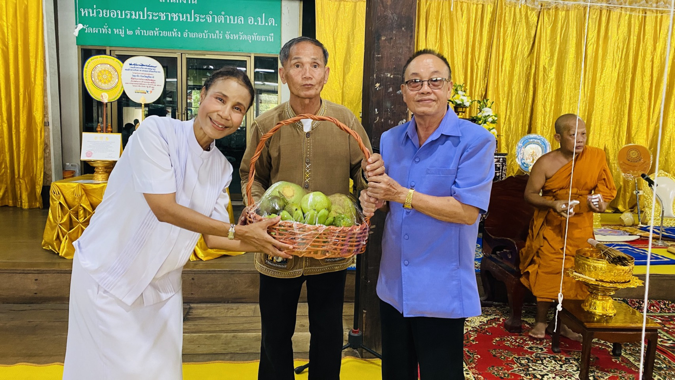 ภาพร่วมพิธีกรรมวัดผาทั่ง