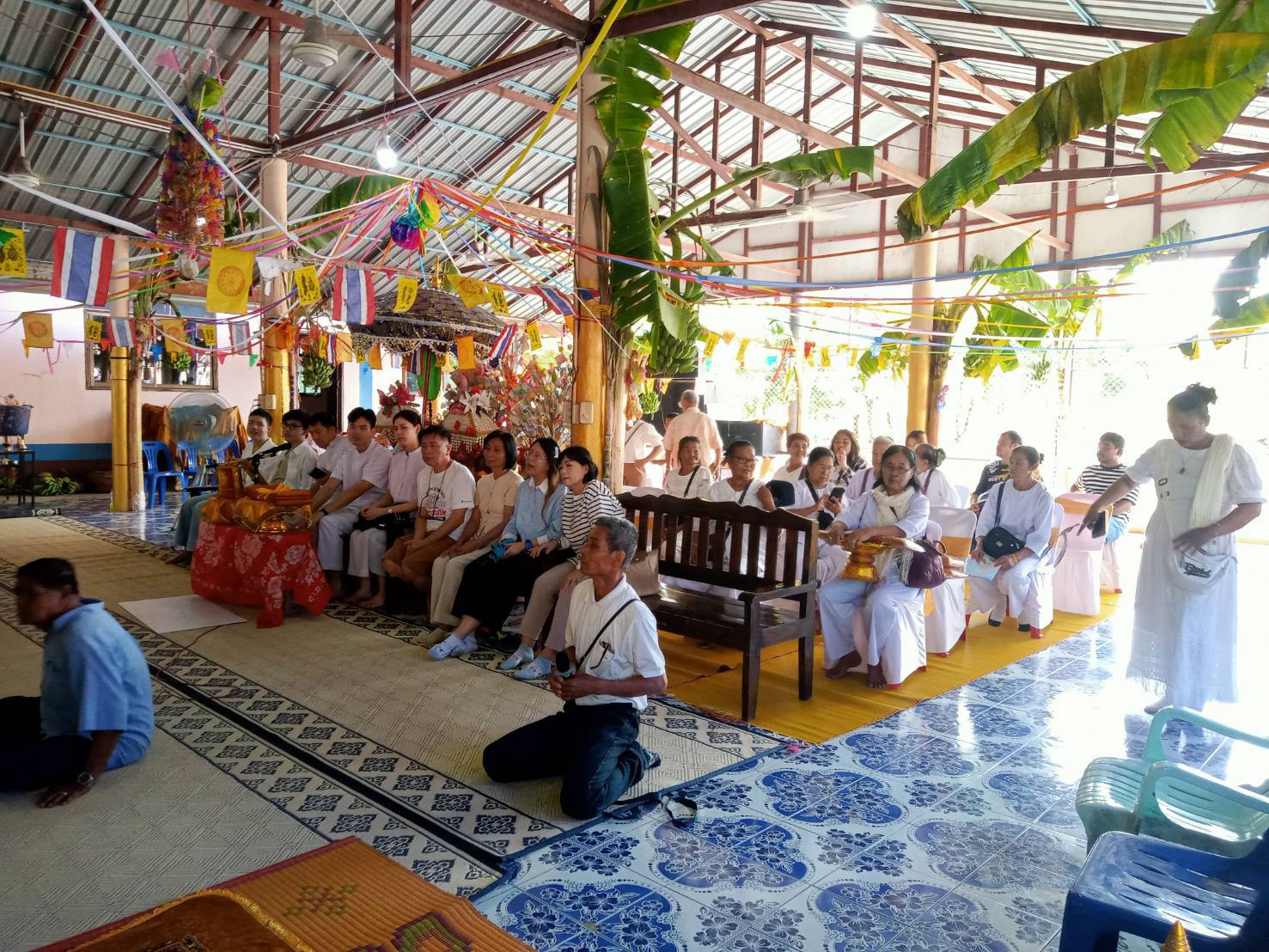 ภาพร่วมพิธีกรรมวัดห้วยขาแข้ง