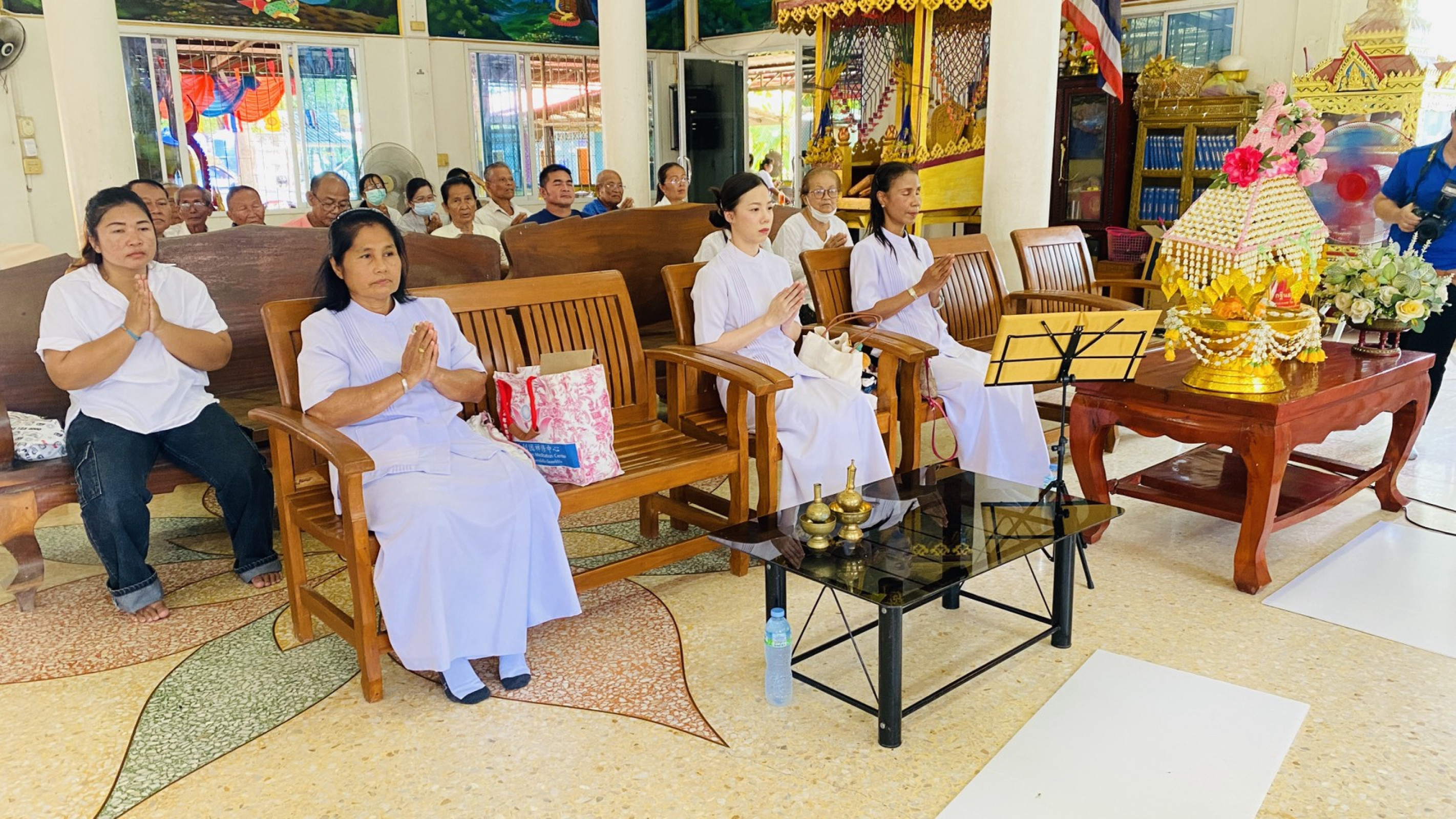 ภาพร่วมพิธีกรรมวัดหนองแขวนกูบ