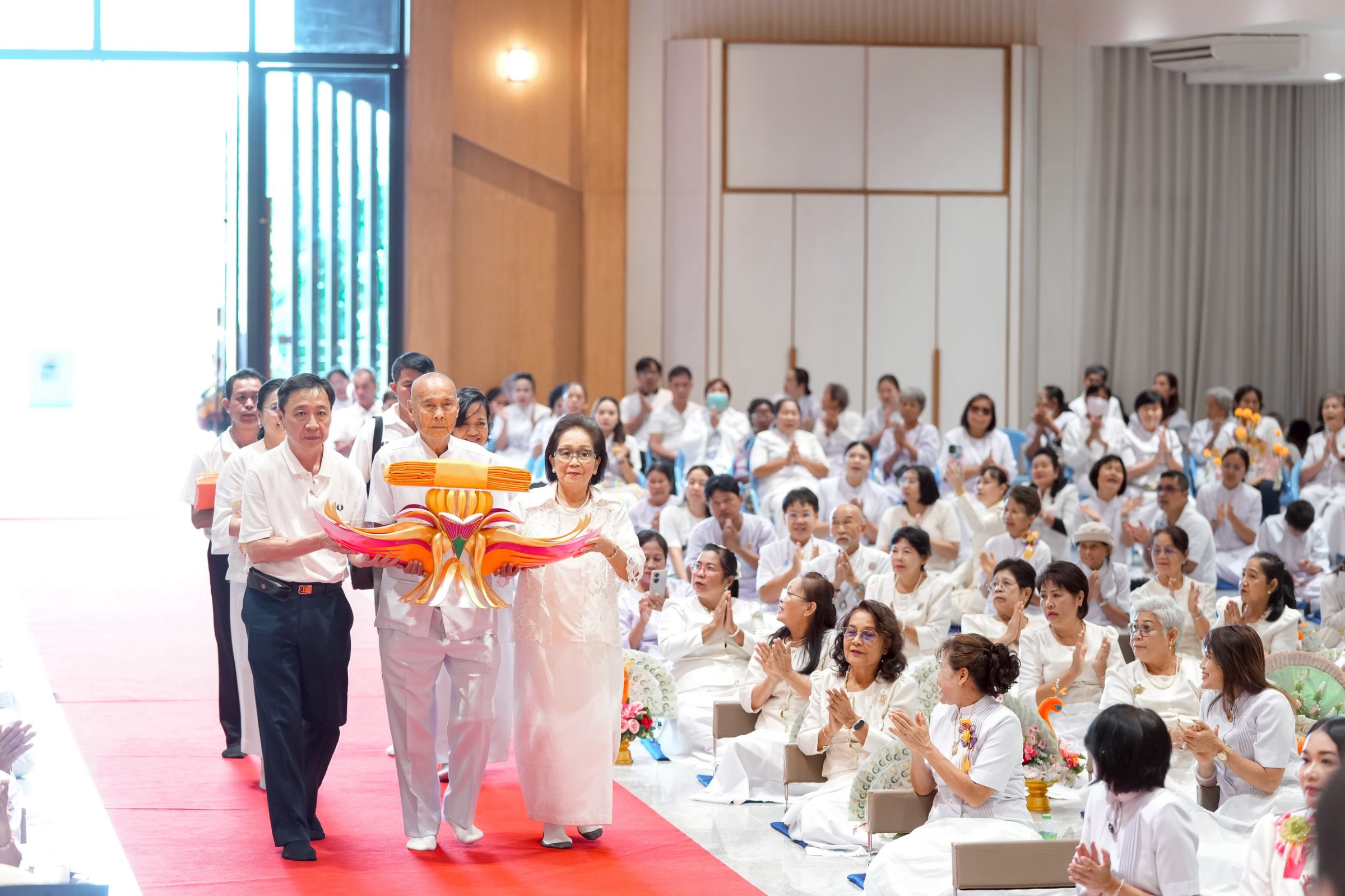 ภาพร่วมขบวนกฐินศูนย์ปฏิบัติธรรมอุทัยแสง