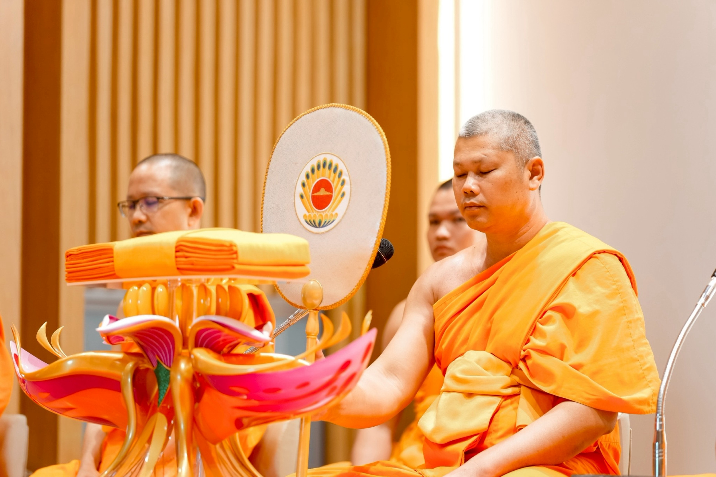 ภาพร่วมพิธีกรรมศูนย์ปฏิบัติธรรมอุทัยแสง