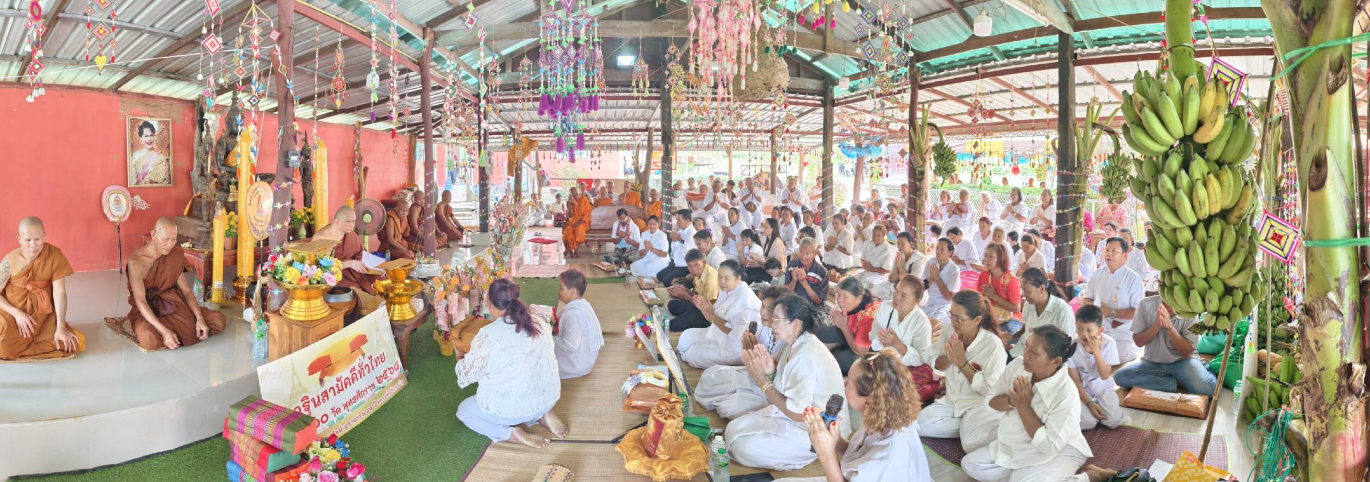 ภาพร่วมพิธีกรรมที่พักสงฆ์ส่างนกแก้ว